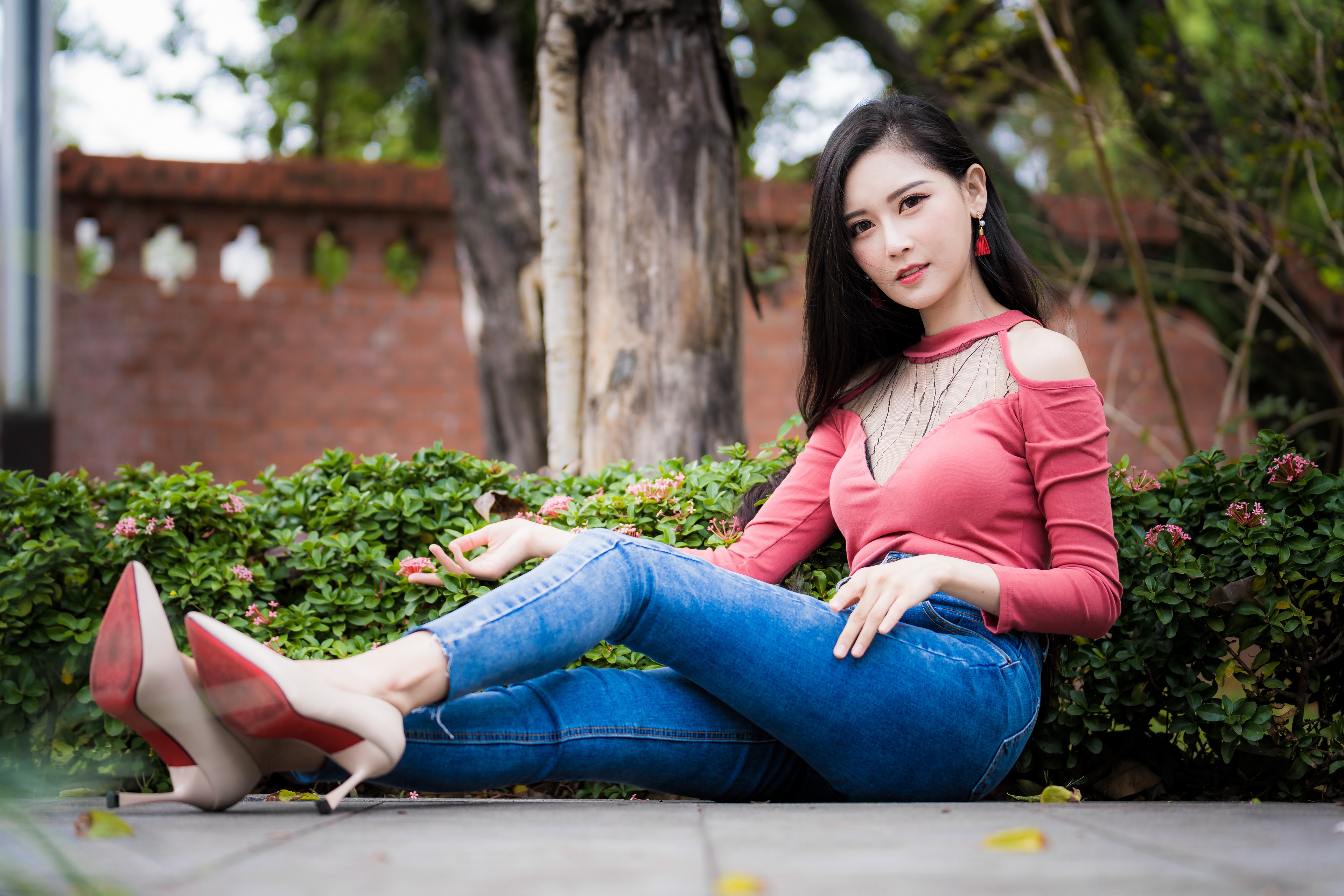 Asian woman with black hair sitting outdoors HD Wallpaper