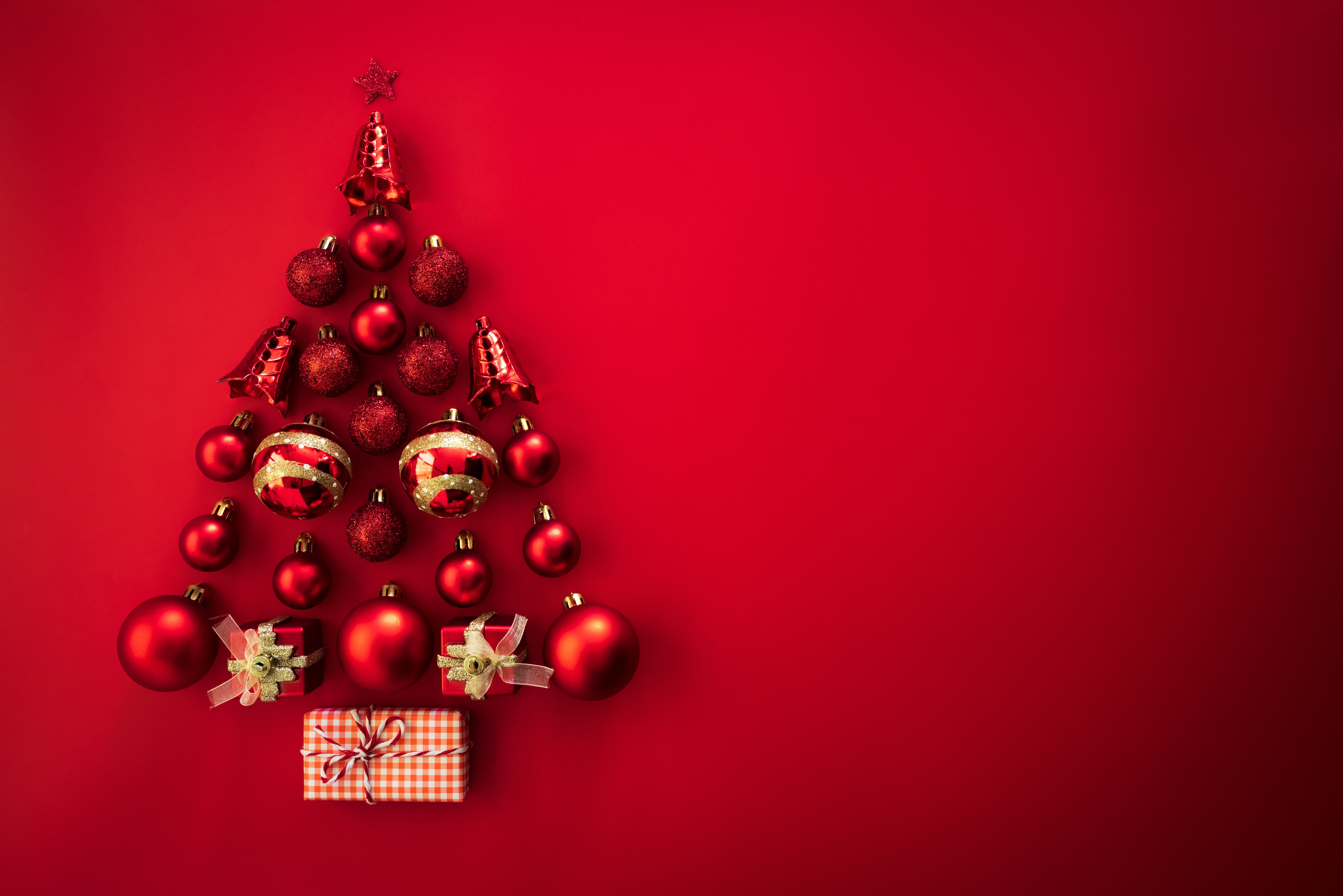 Christmas tree made of ornaments and gifts HD Wallpaper