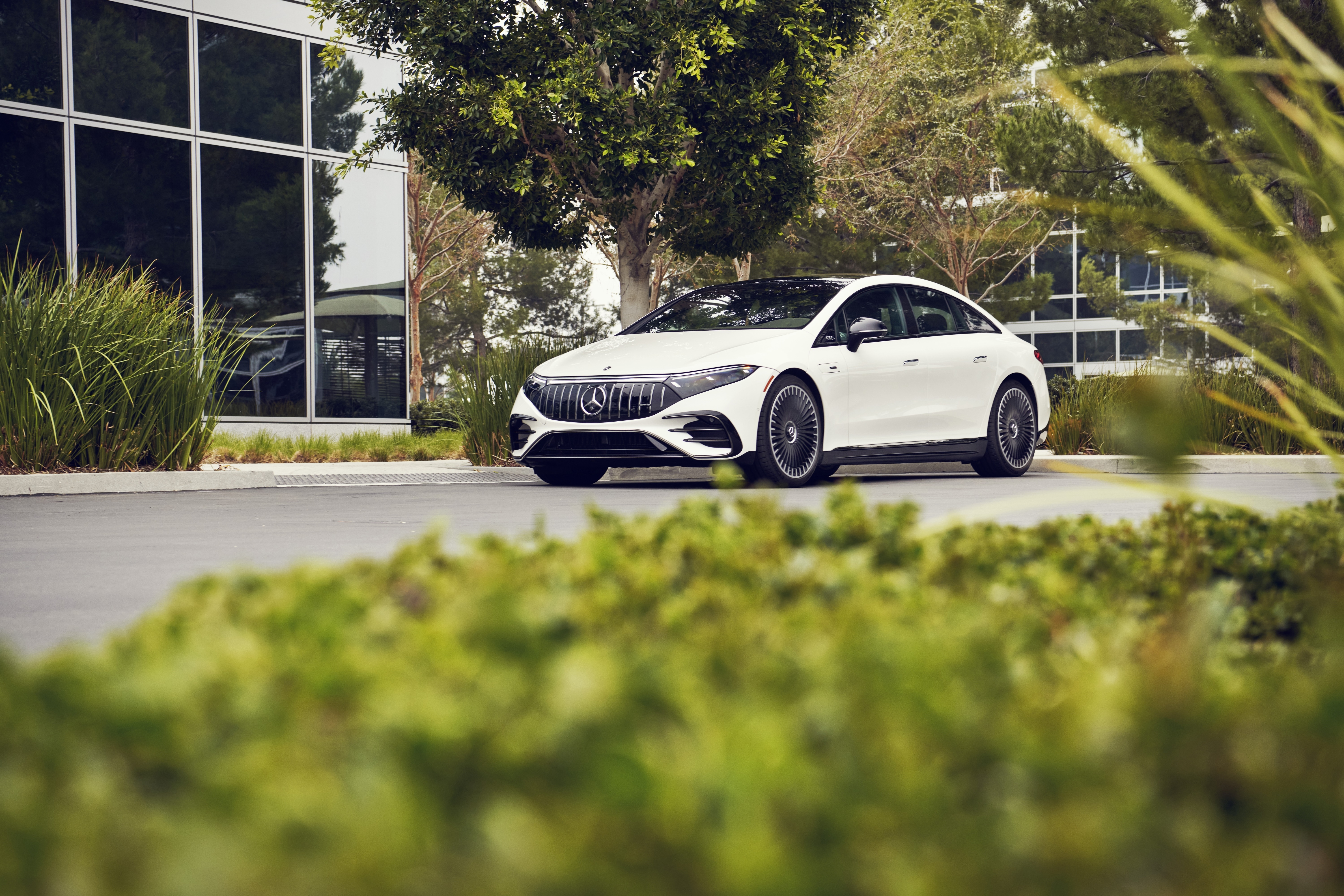 White Mercedes-AMG EQS 53 4MATIC Sedan HD Wallpaper