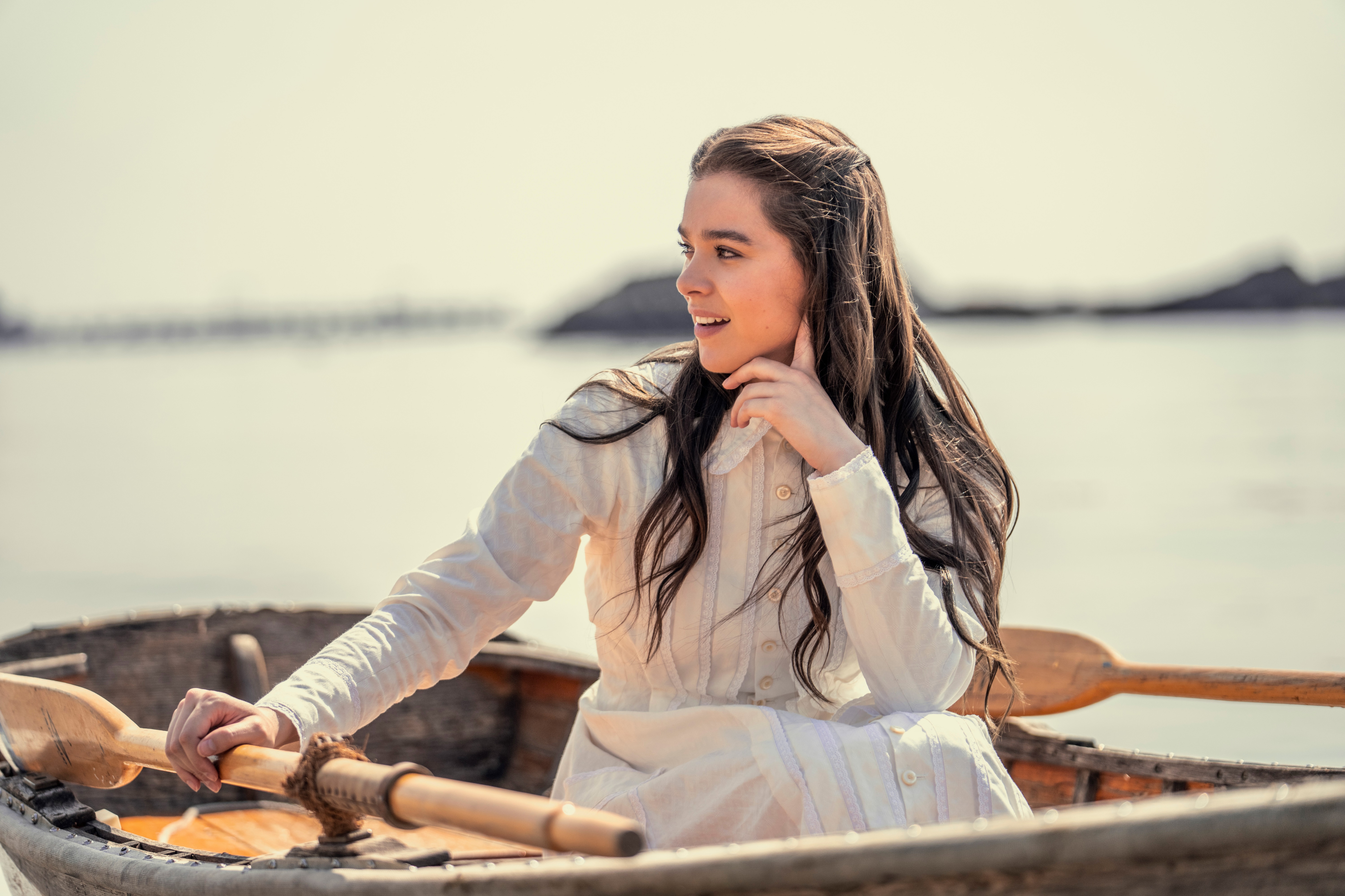 Hailee Steinfeld as Dickinson in a rowboat HD Wallpaper