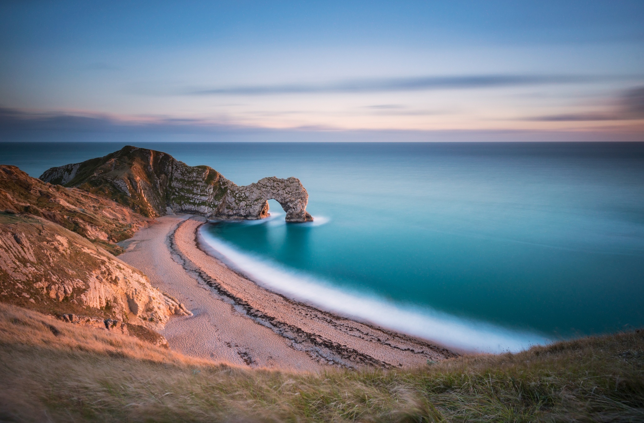 Durdle Door beach and arch at sunset HD Wallpaper