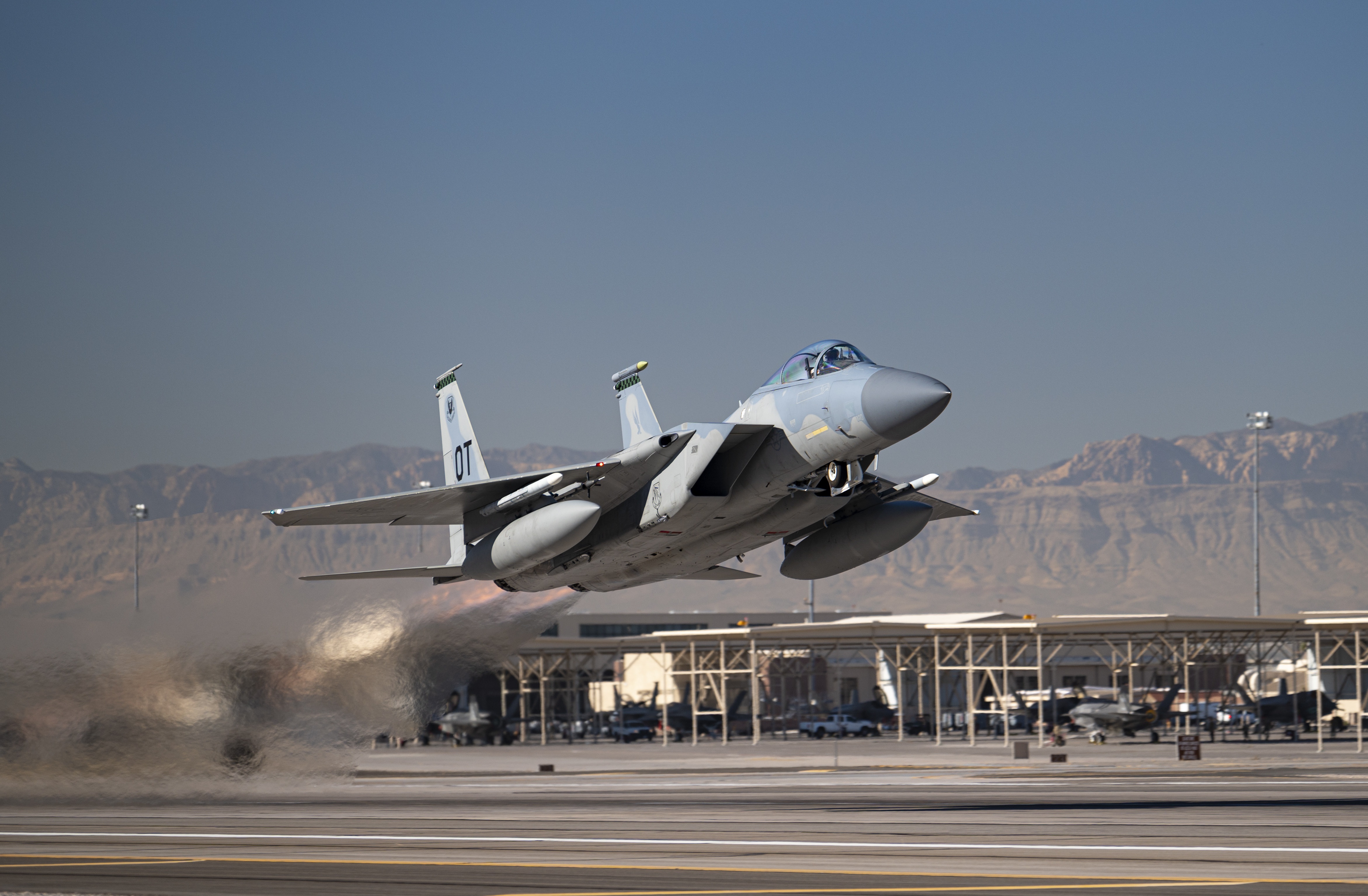 McDonnell Douglas F-15 Eagle taking off HD Wallpaper