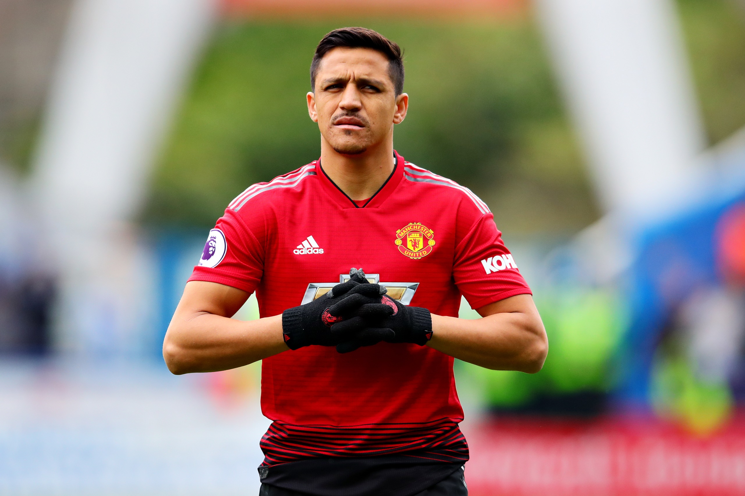 Alexis Sanchez in Manchester United kit HD Wallpaper