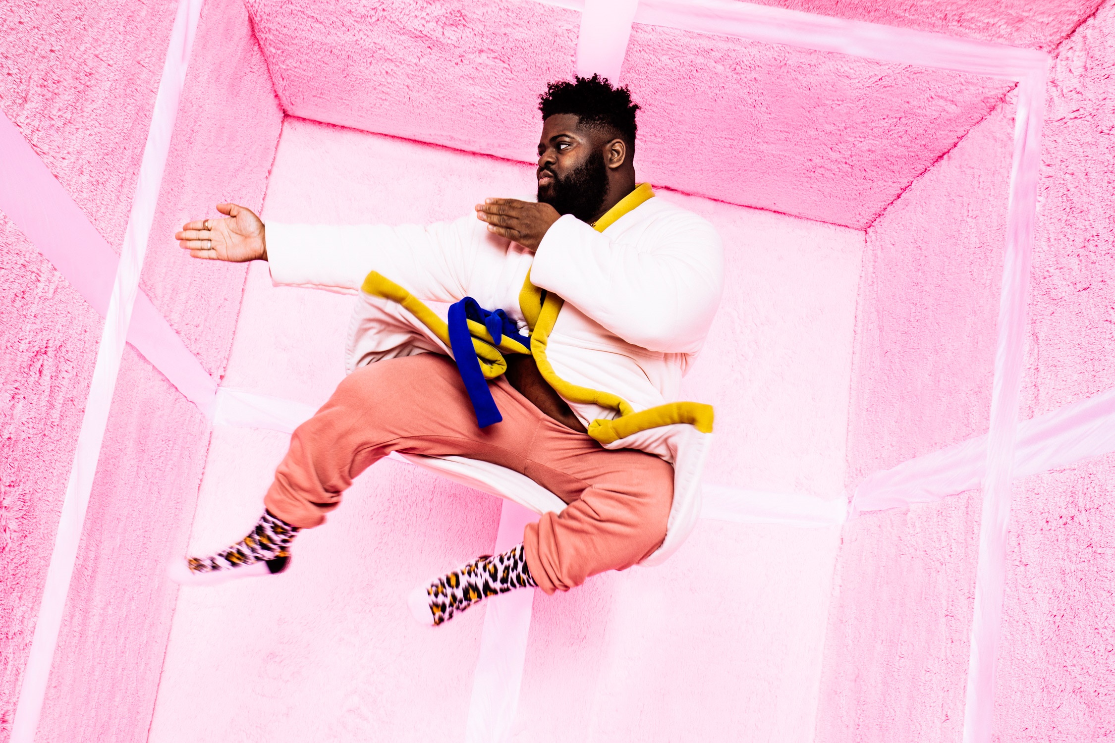 Man in pink room doing karate HD Wallpaper