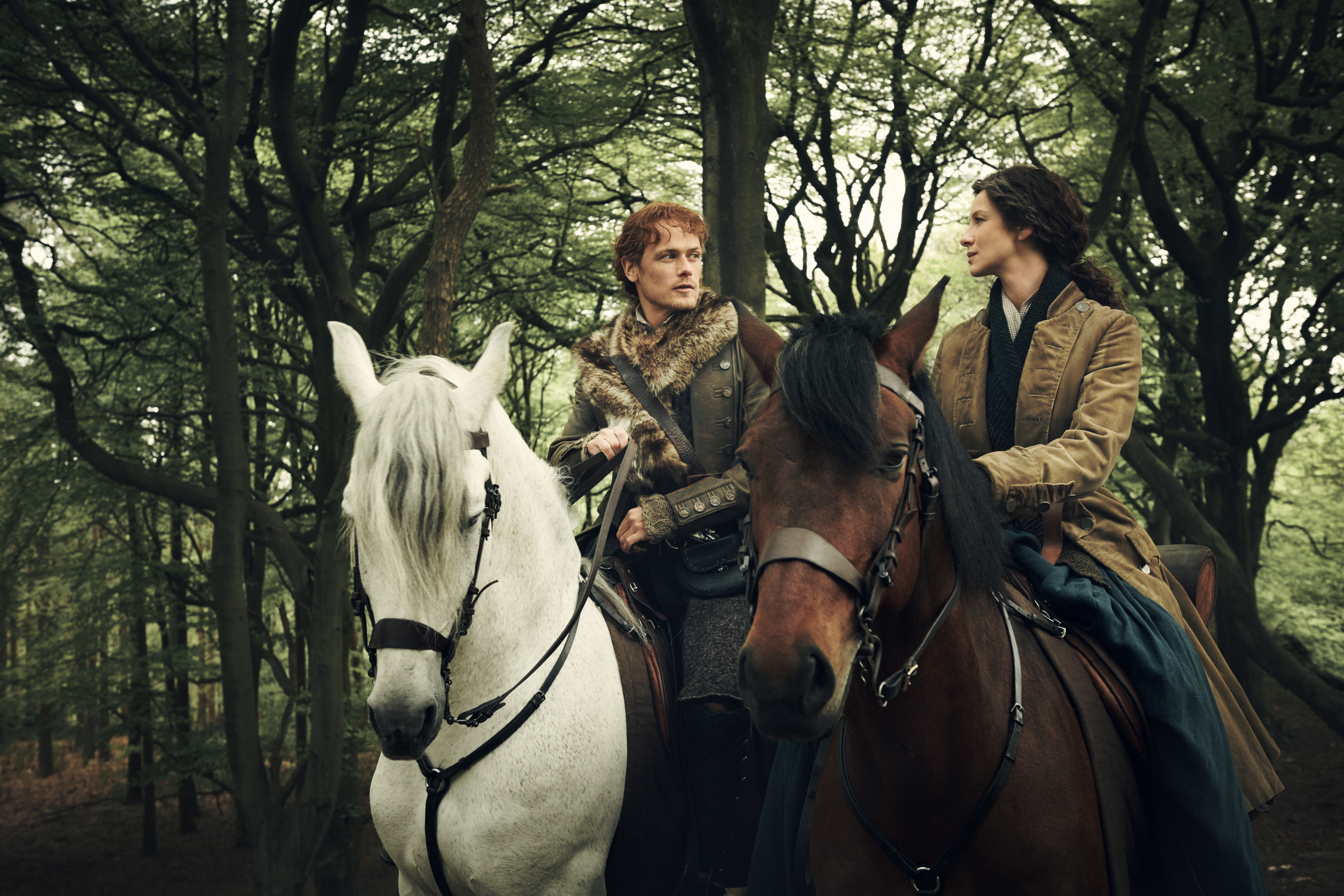 Jamie Fraser and Claire Fraser from Outlander on horseback HD Wallpaper