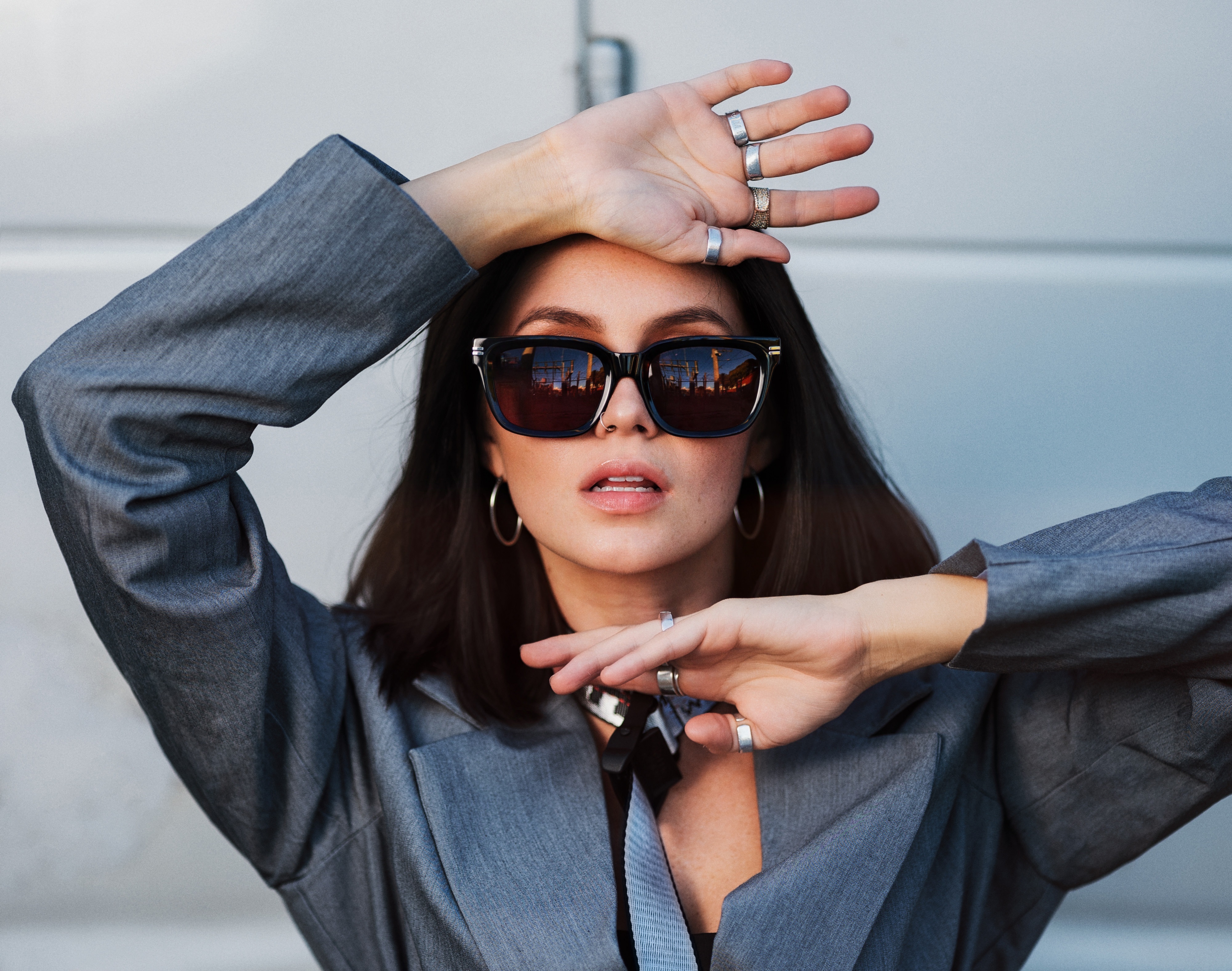 Woman wearing sunglasses and a grey blazer HD Wallpaper