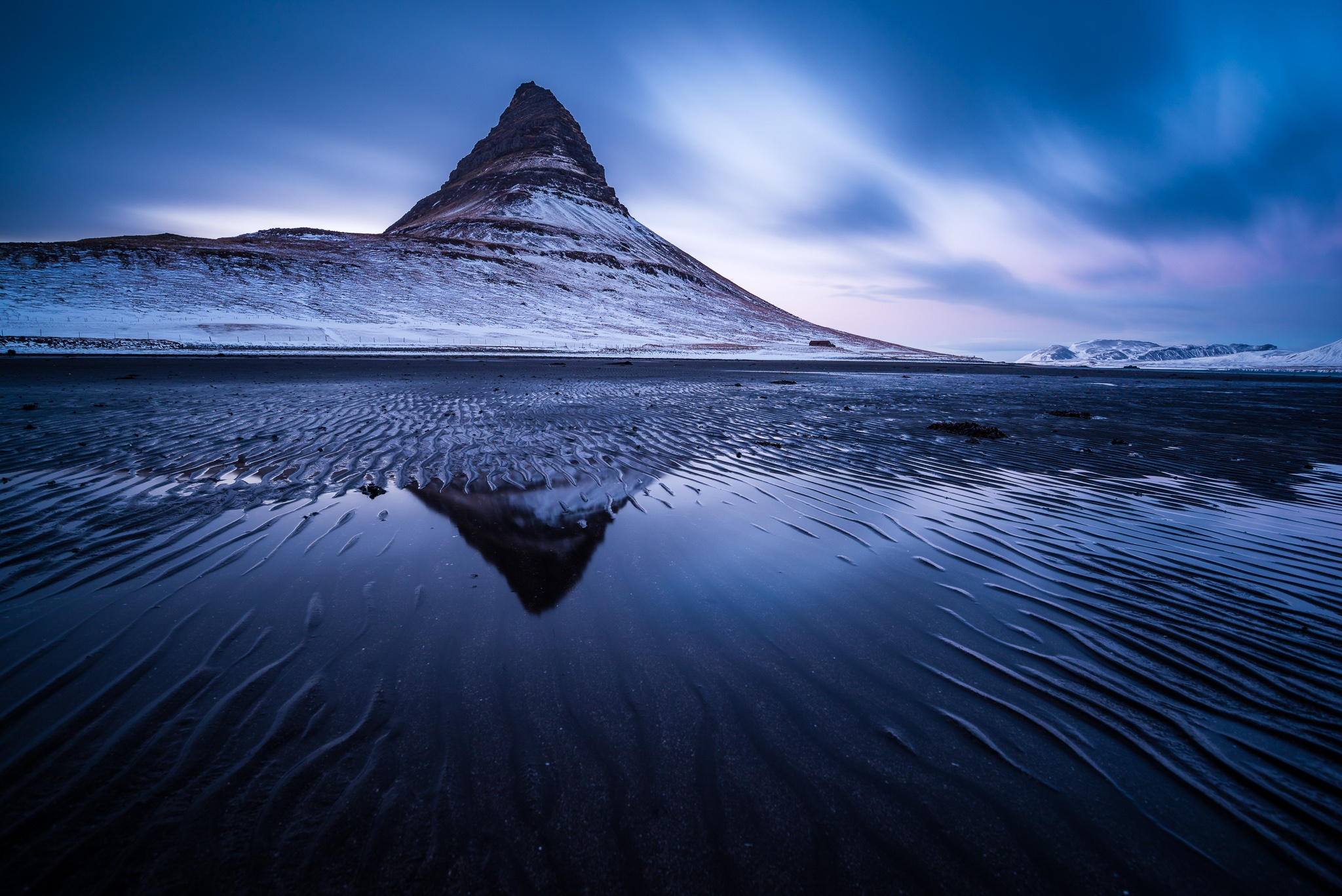 Kirkjufell mountain reflection in Iceland HD Wallpaper