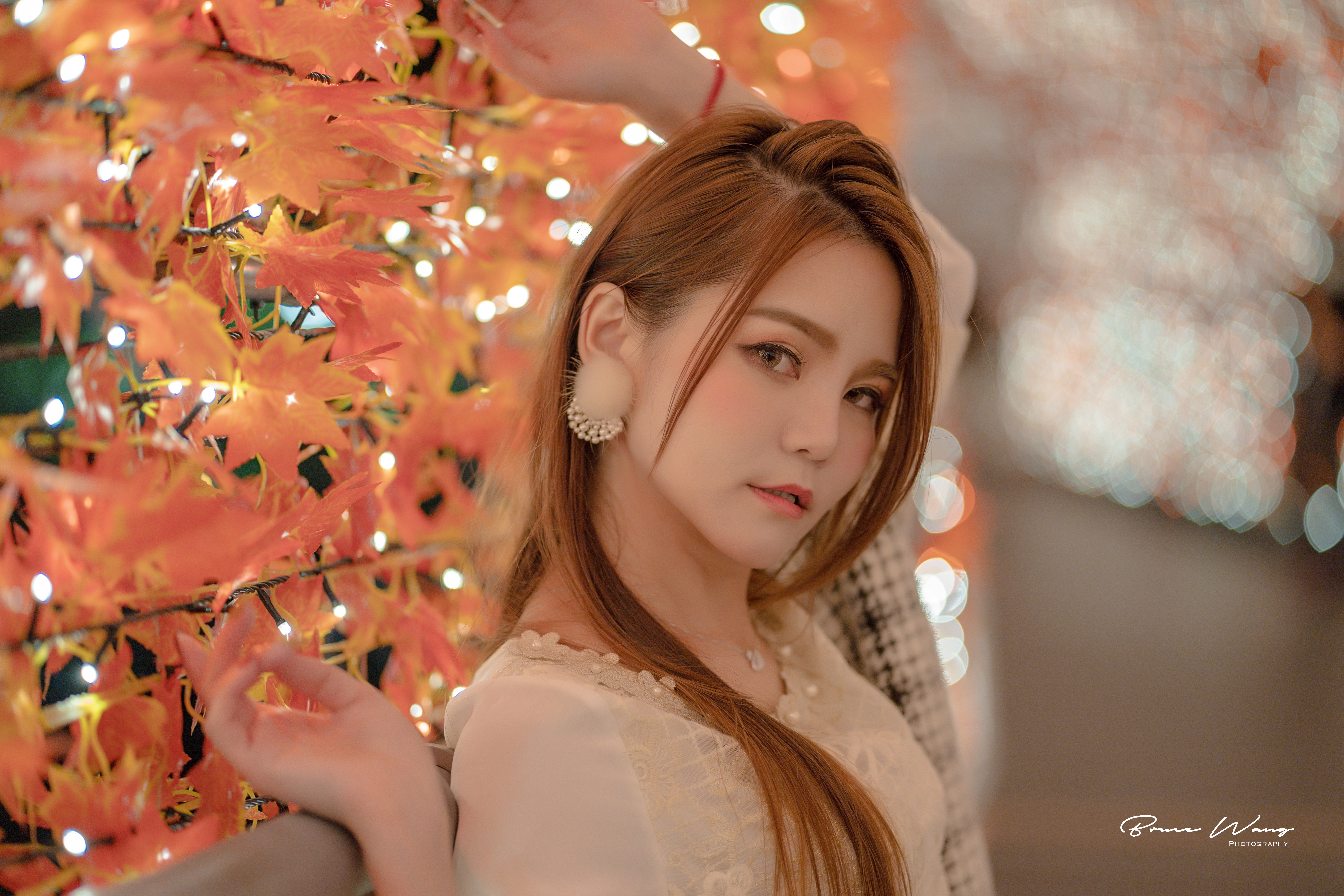 Asian woman posing with autumn leaves and lights 4K HD Wallpaper