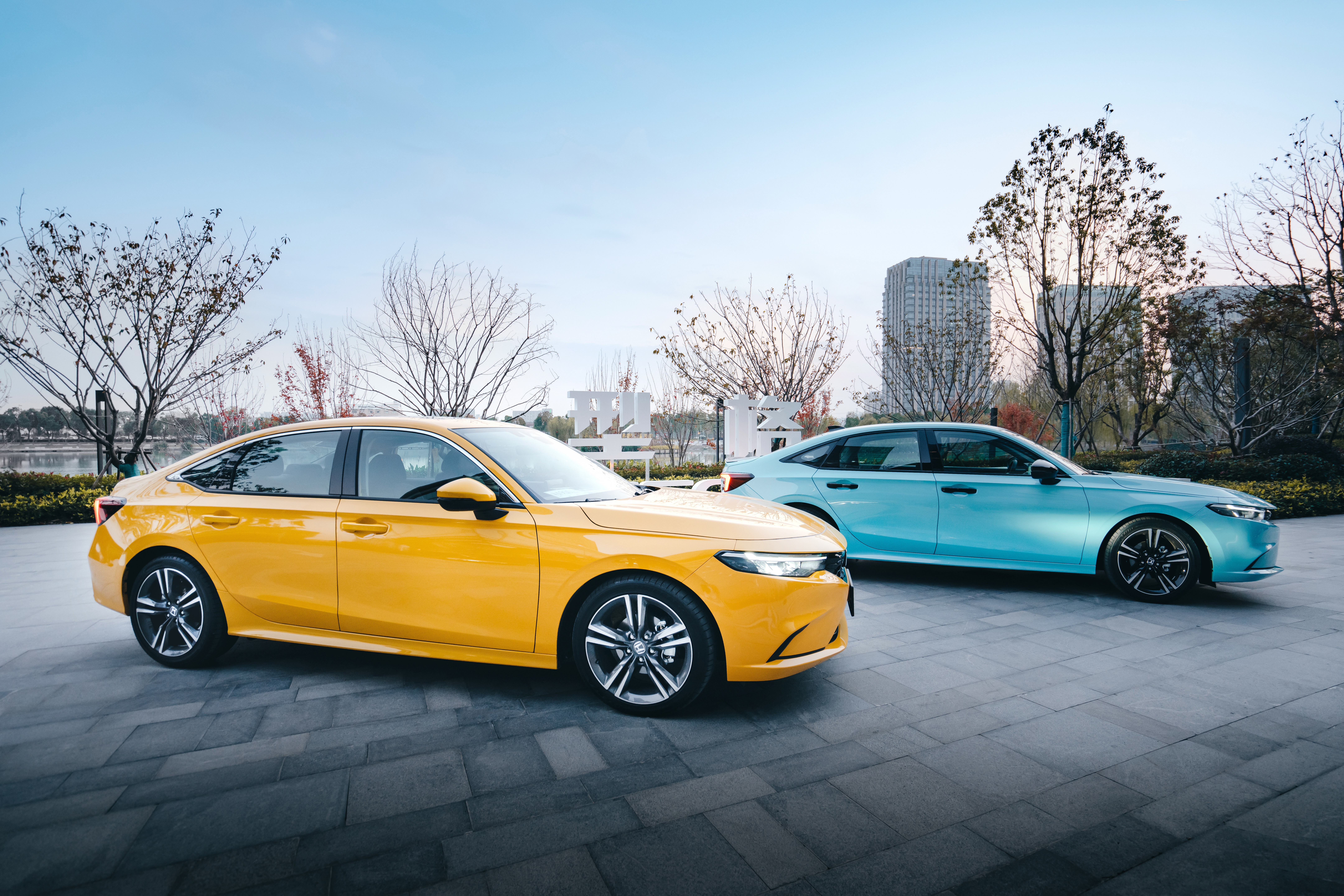 Two Honda Integra cars parked outdoors HD Wallpaper