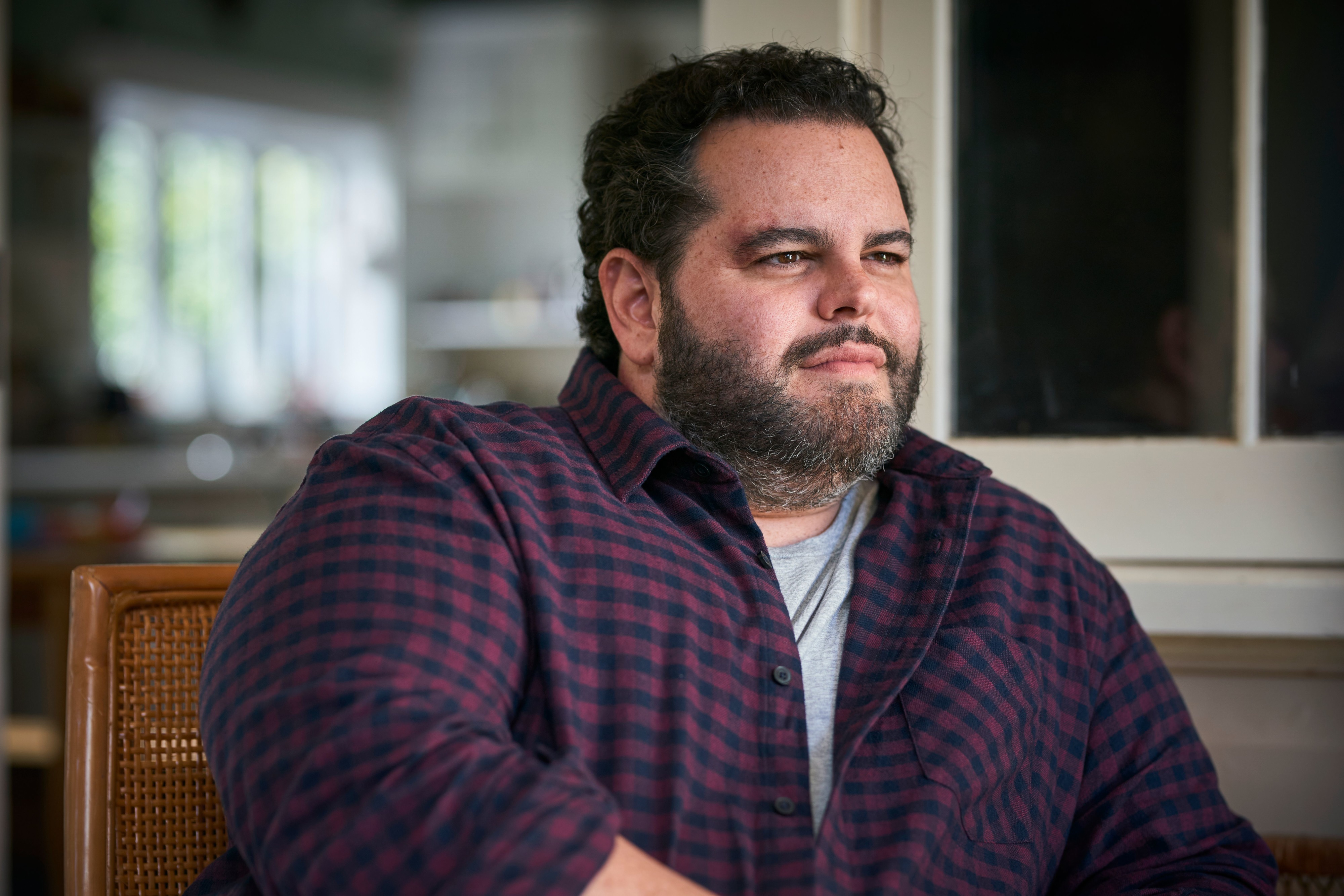 Josh Gad from Wolf Like Me 4K HD Wallpaper