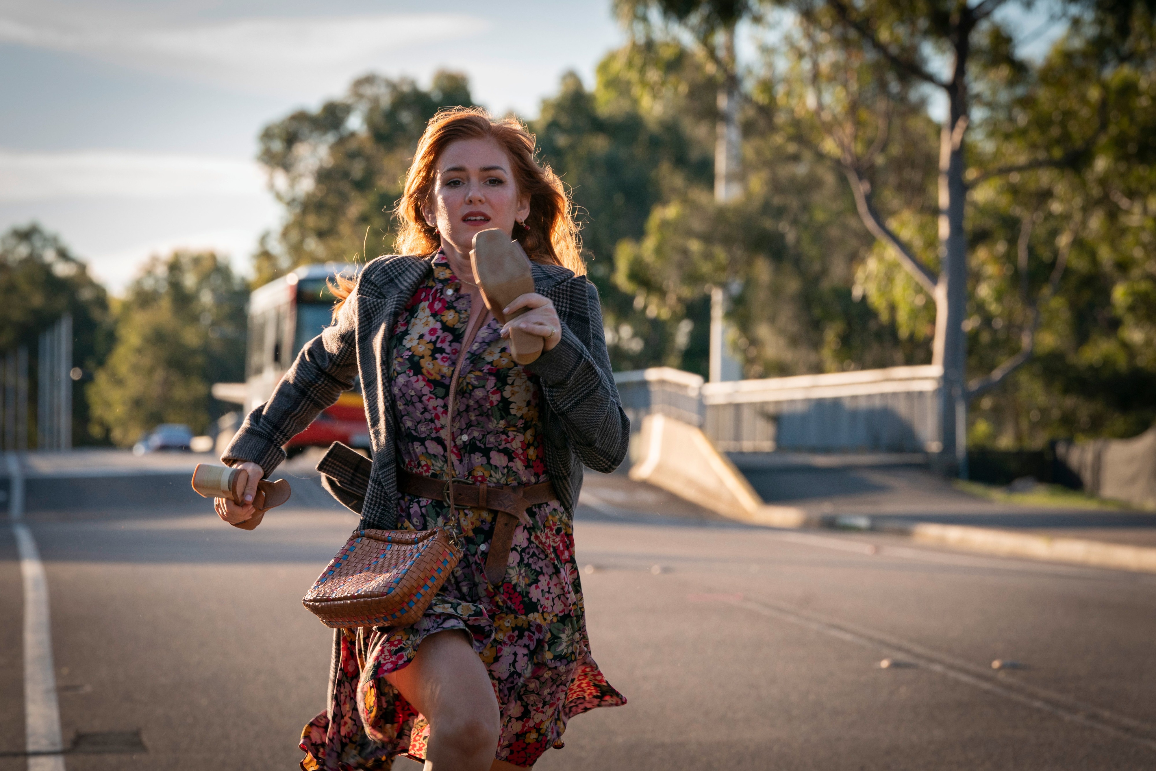 Isla Fisher in Wolf Like Me 4K HD Wallpaper