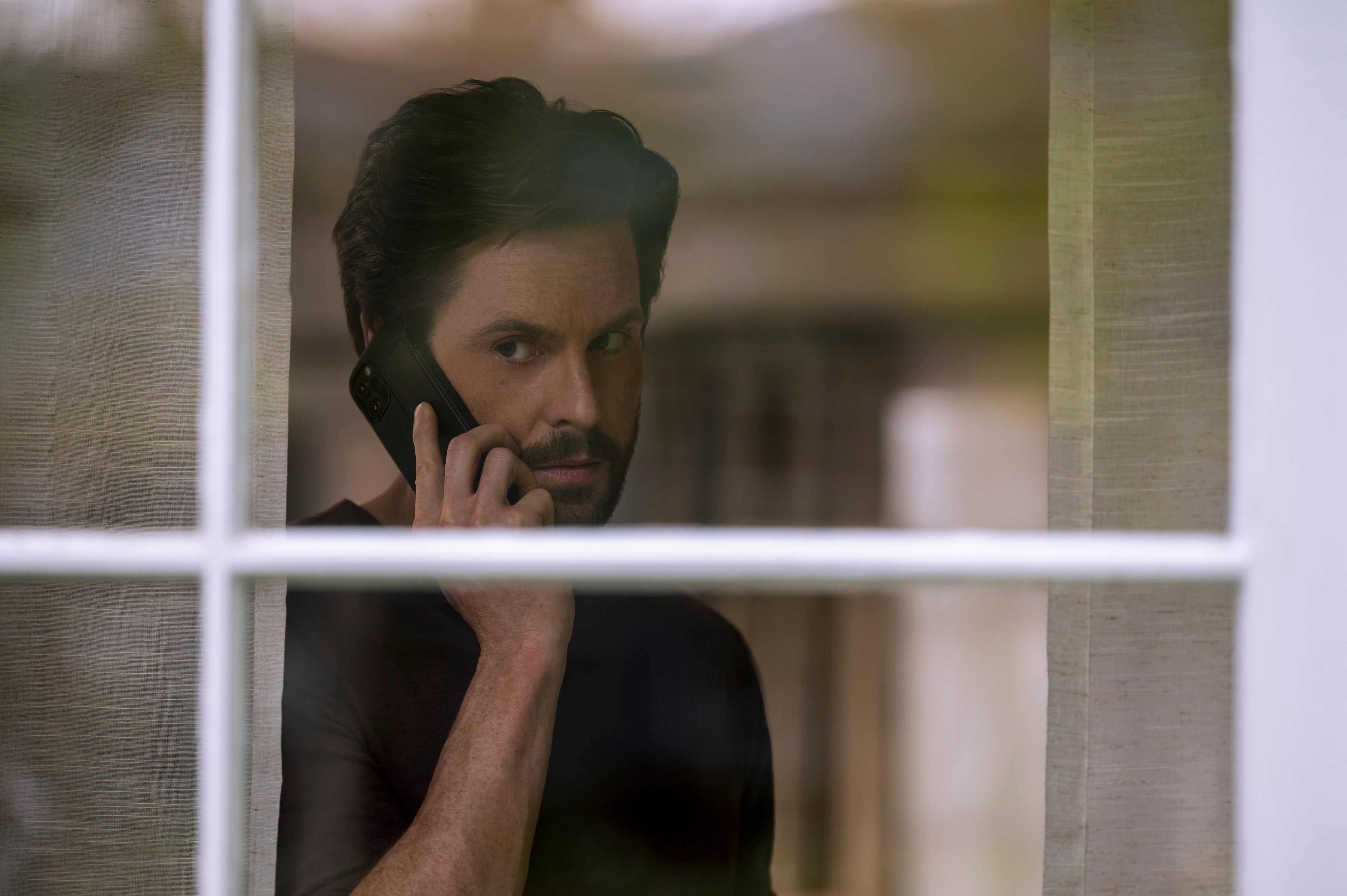 Tom Riley in The Woman In The House Across The Street From The Girl In The Window HD Wallpaper