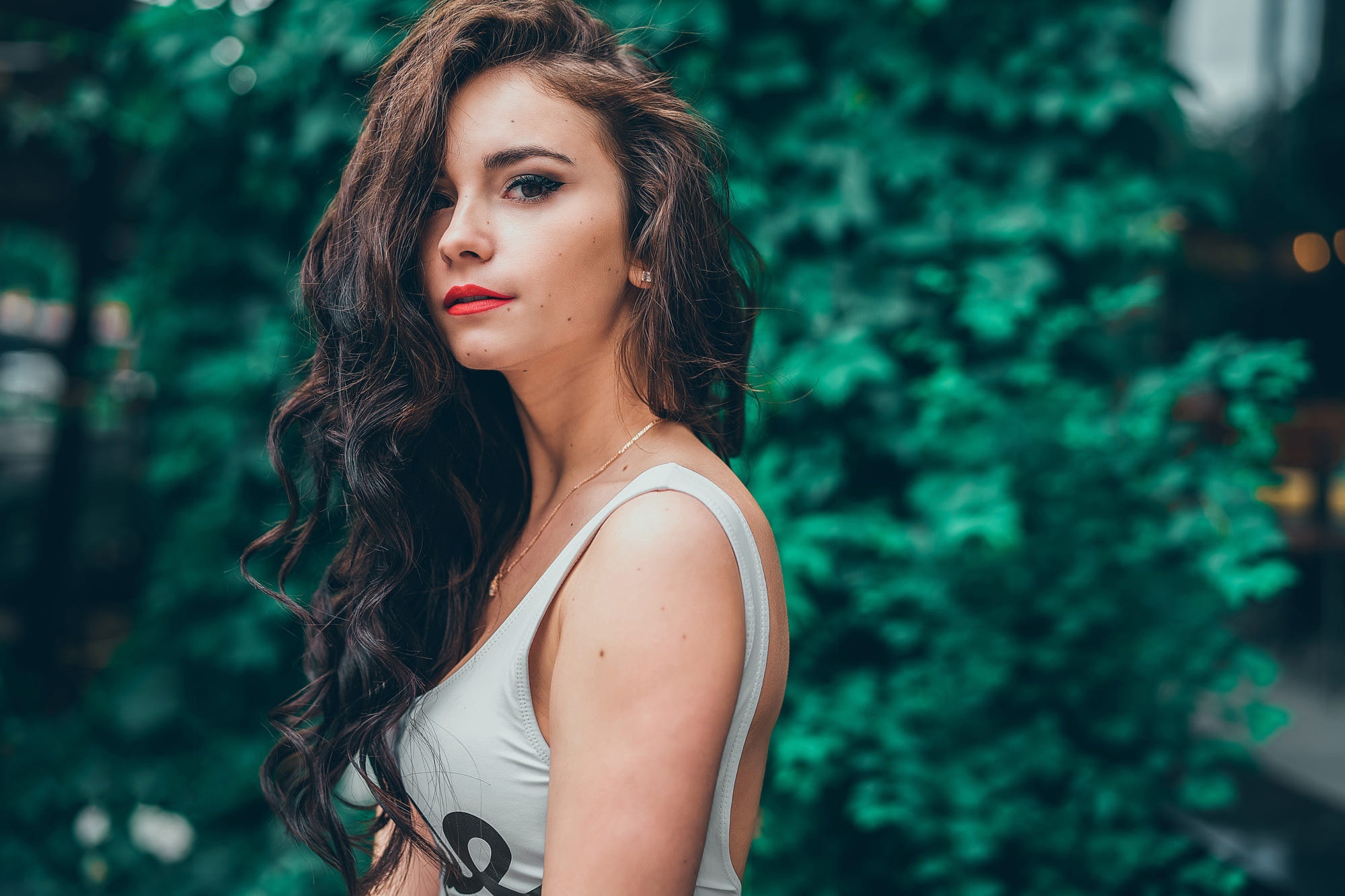 Brunette woman with curly hair and red lipstick HD Wallpaper