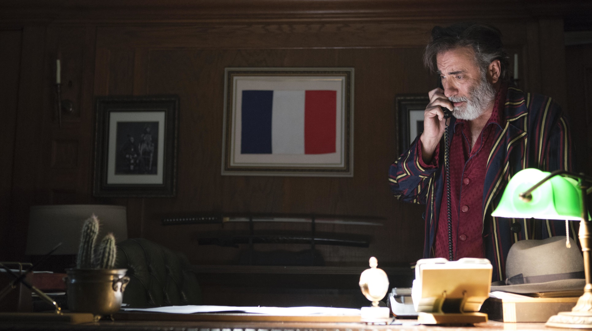 Andy Garcia in an office with French flag HD Wallpaper