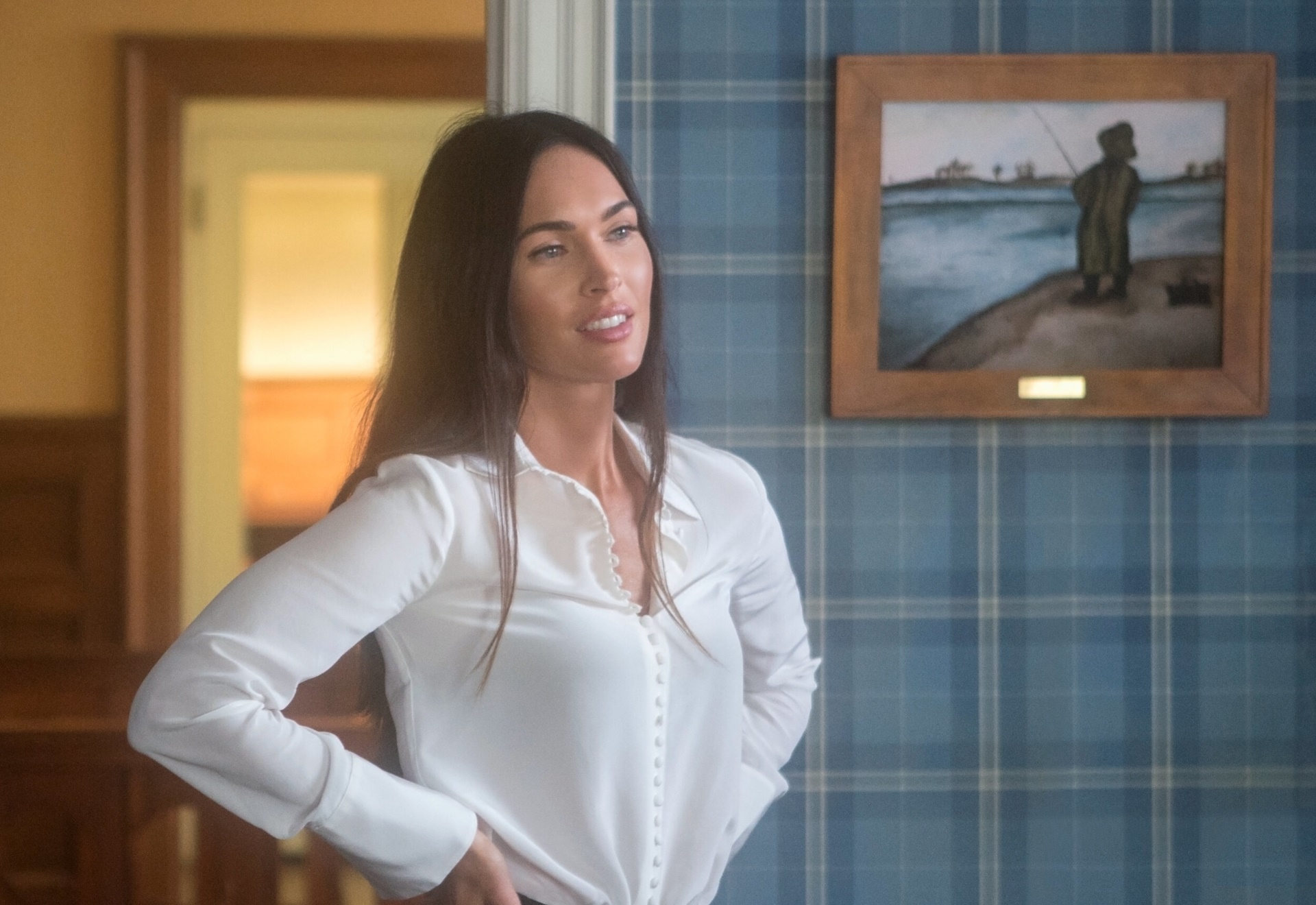 Megan Fox in Big Gold Brick HD Wallpaper