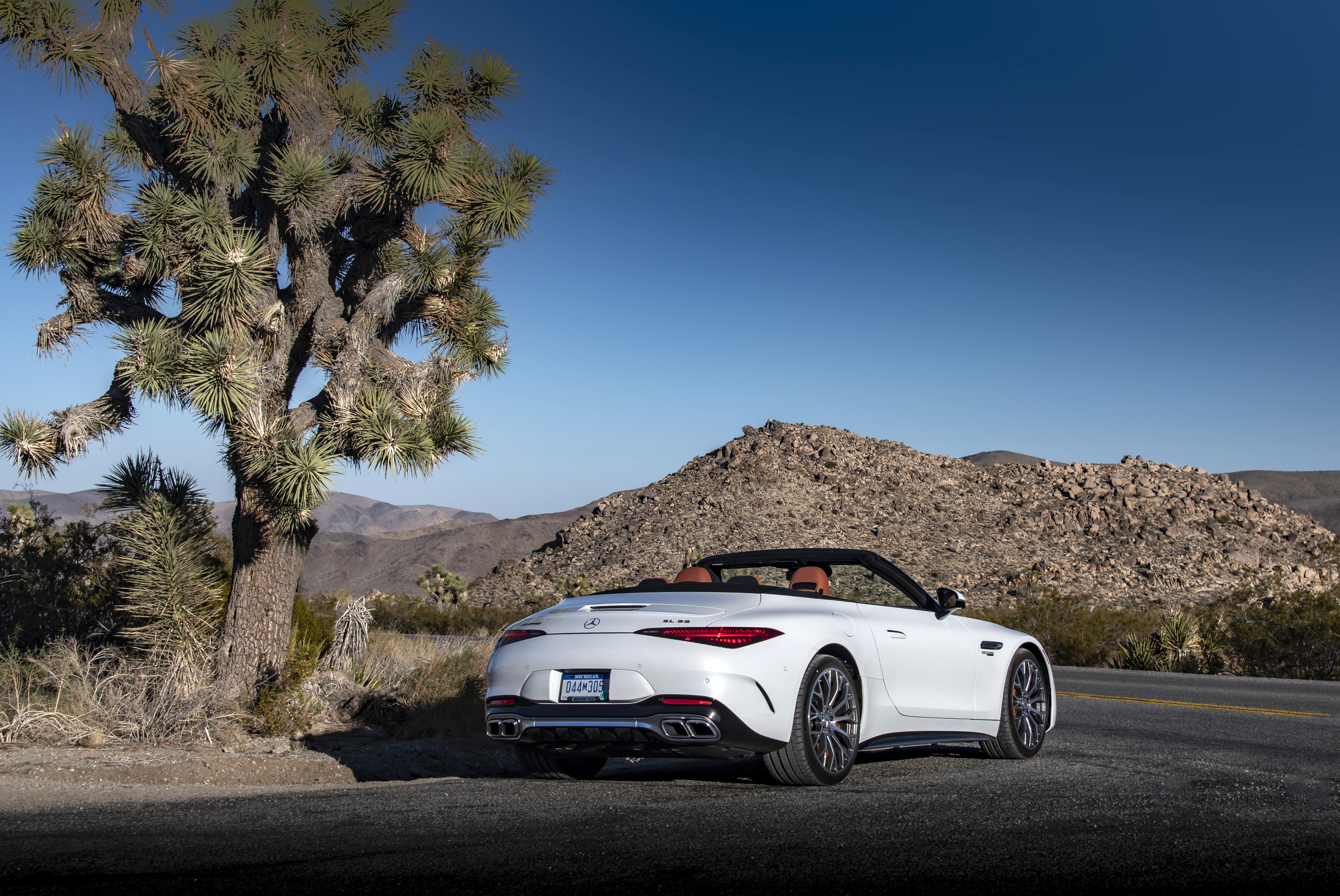 White Mercedes-AMG SL Cabriolet in Desert Landscape HD Wallpaper