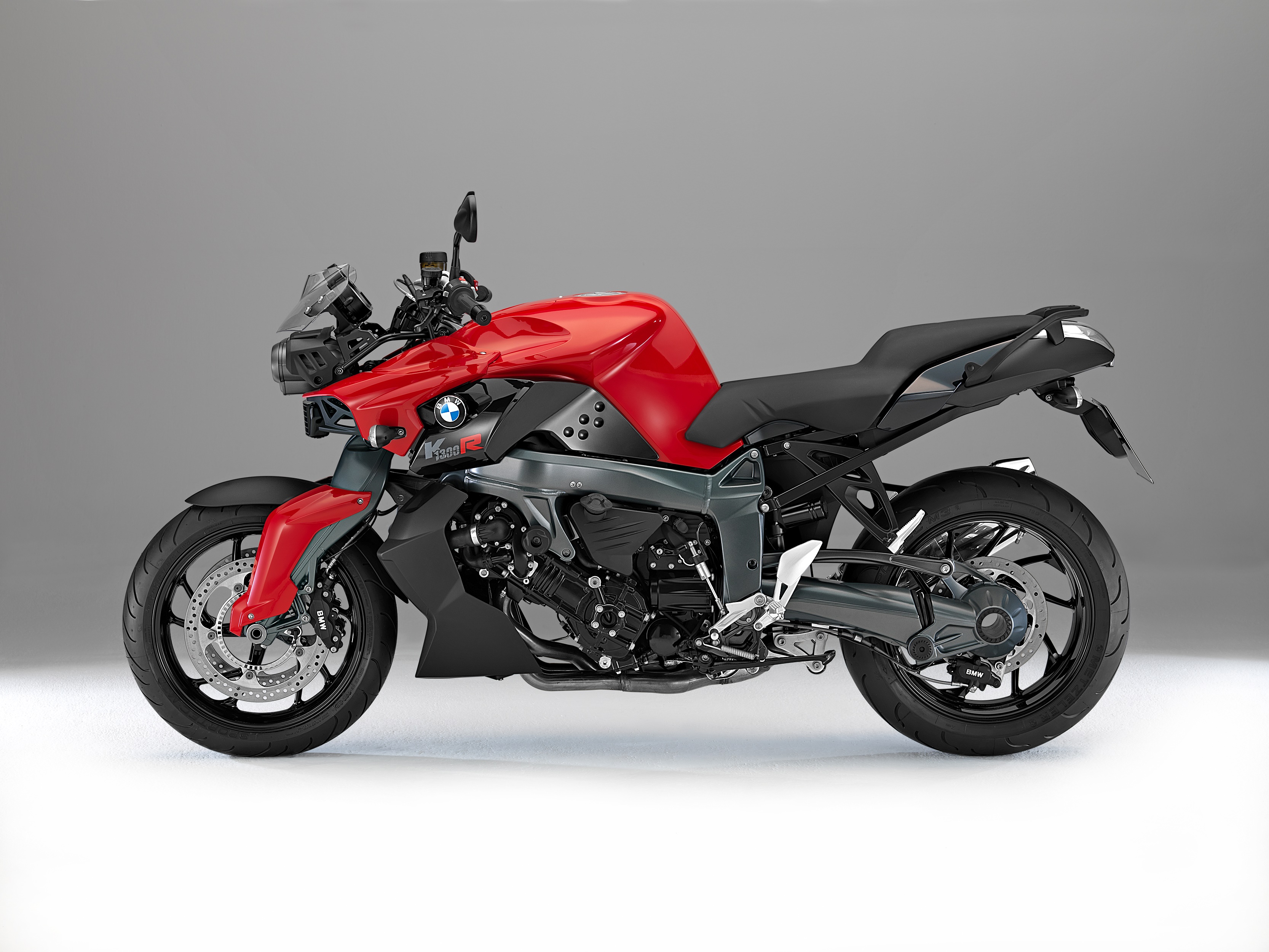 BMW K 1300 R motorcycle HD Wallpaper