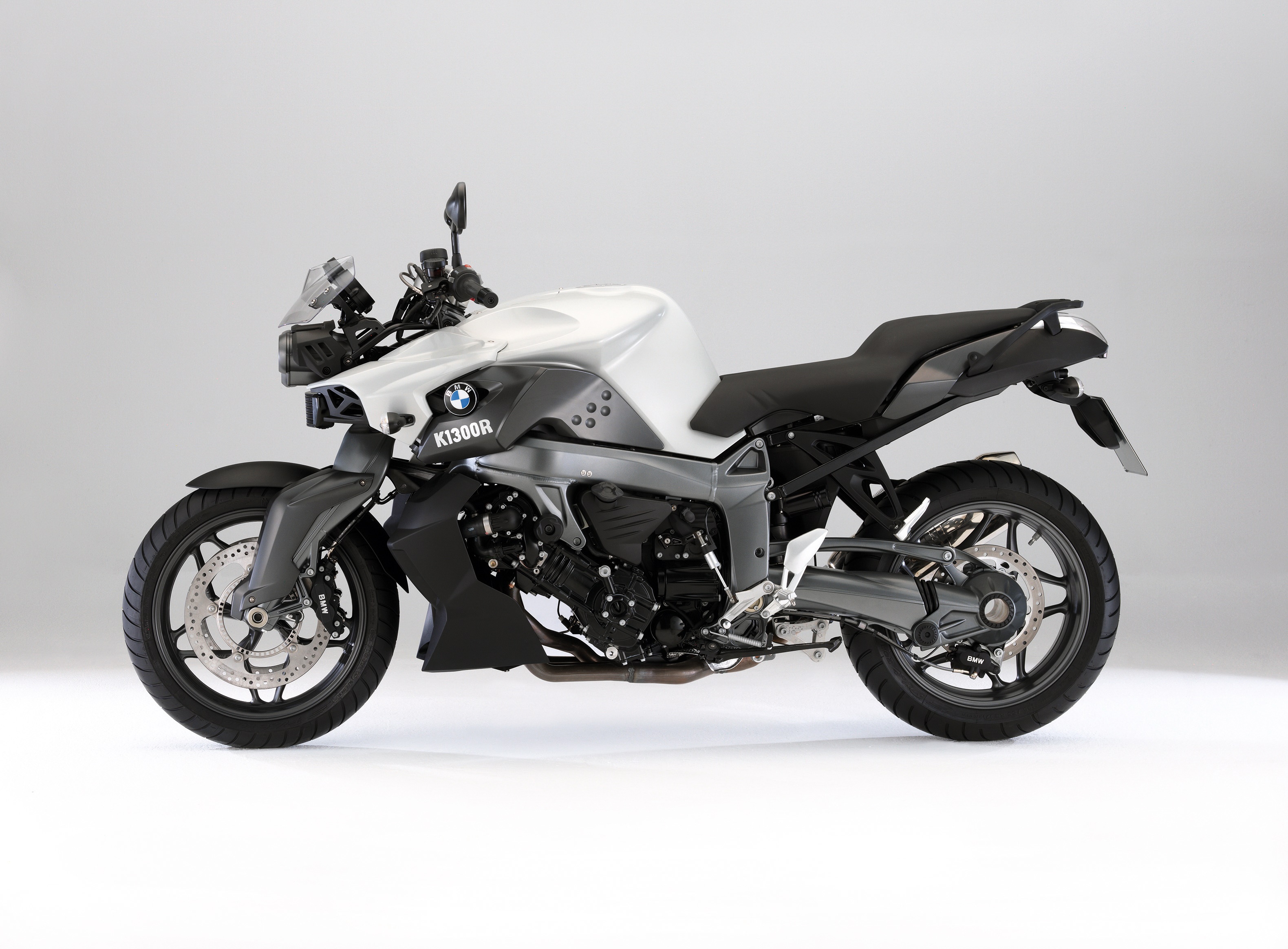 BMW K 1300 R motorcycle HD Wallpaper
