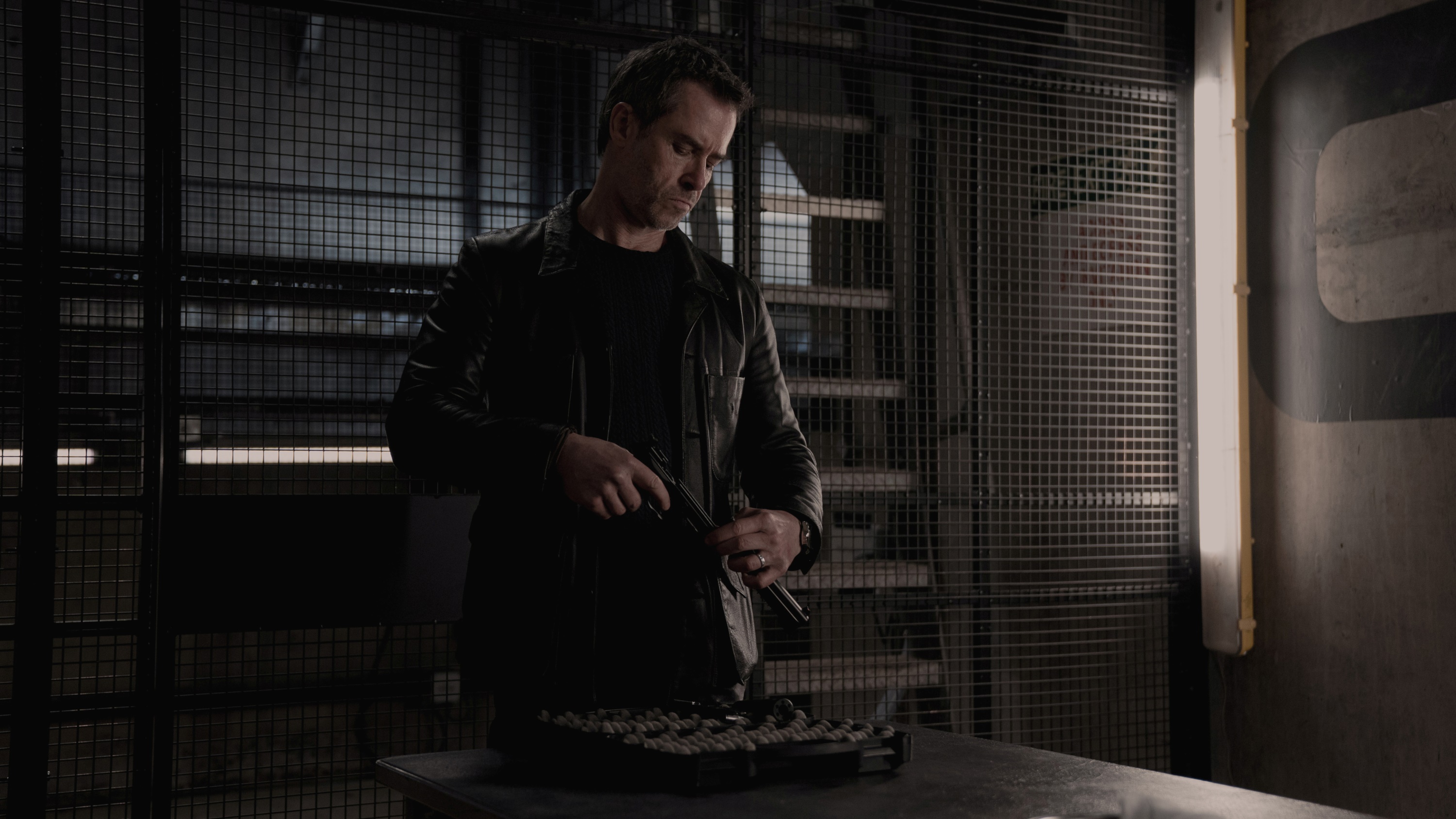 Guy Pearce in Zone 414 HD Wallpaper