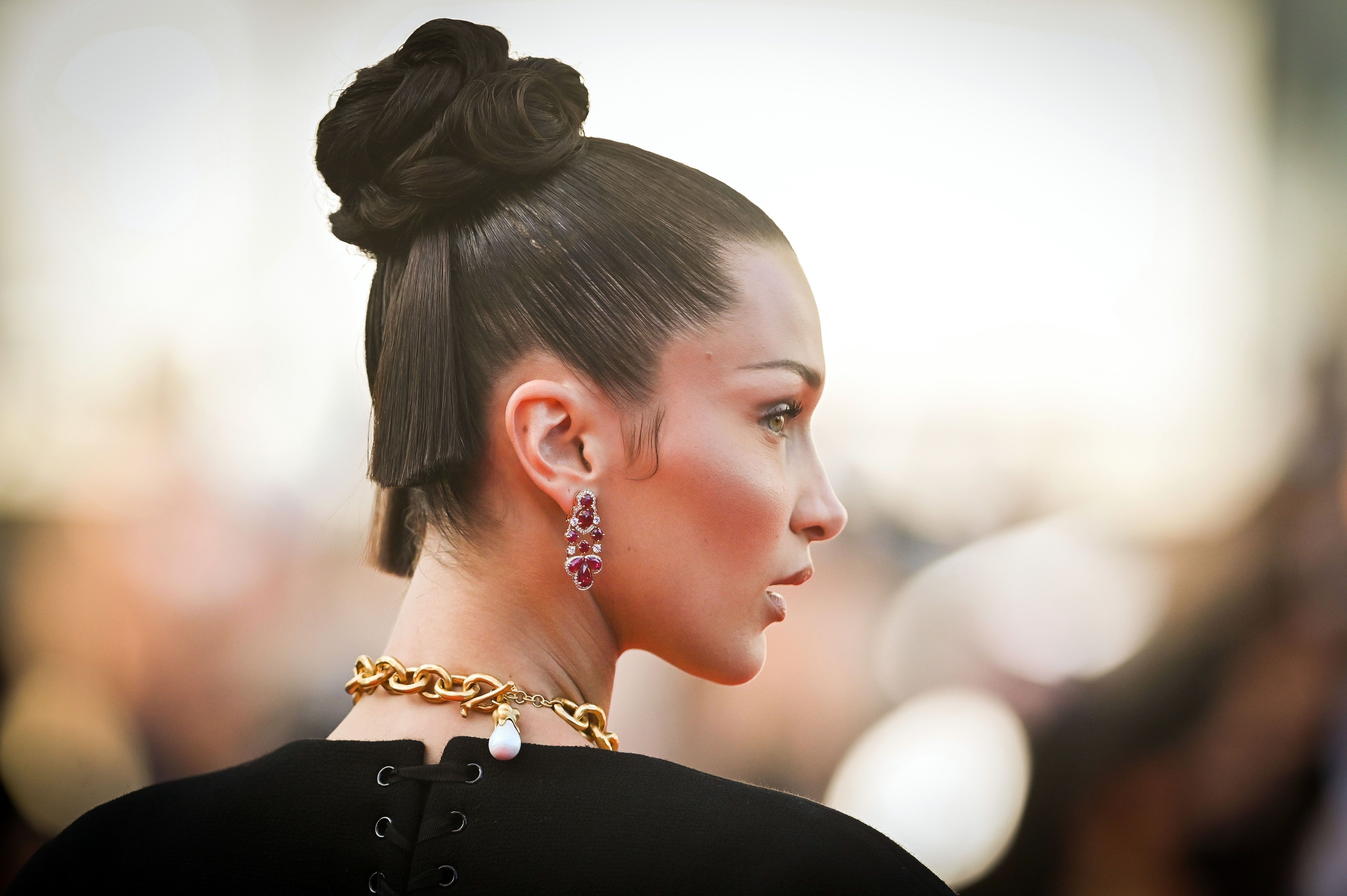 Bella Hadid HD Wallpaper