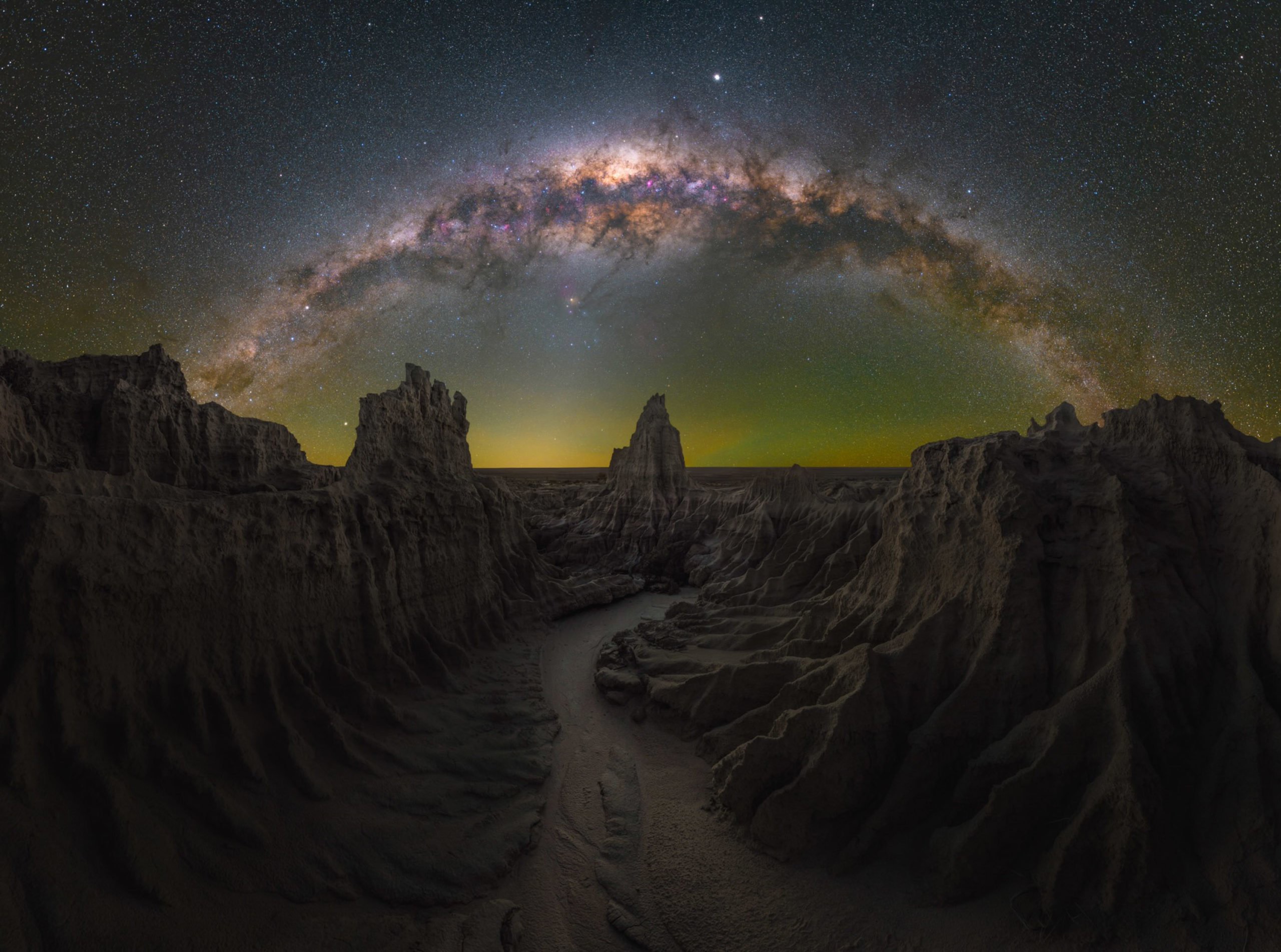 Milky Way over Mungo National Park, Australia HD Wallpaper