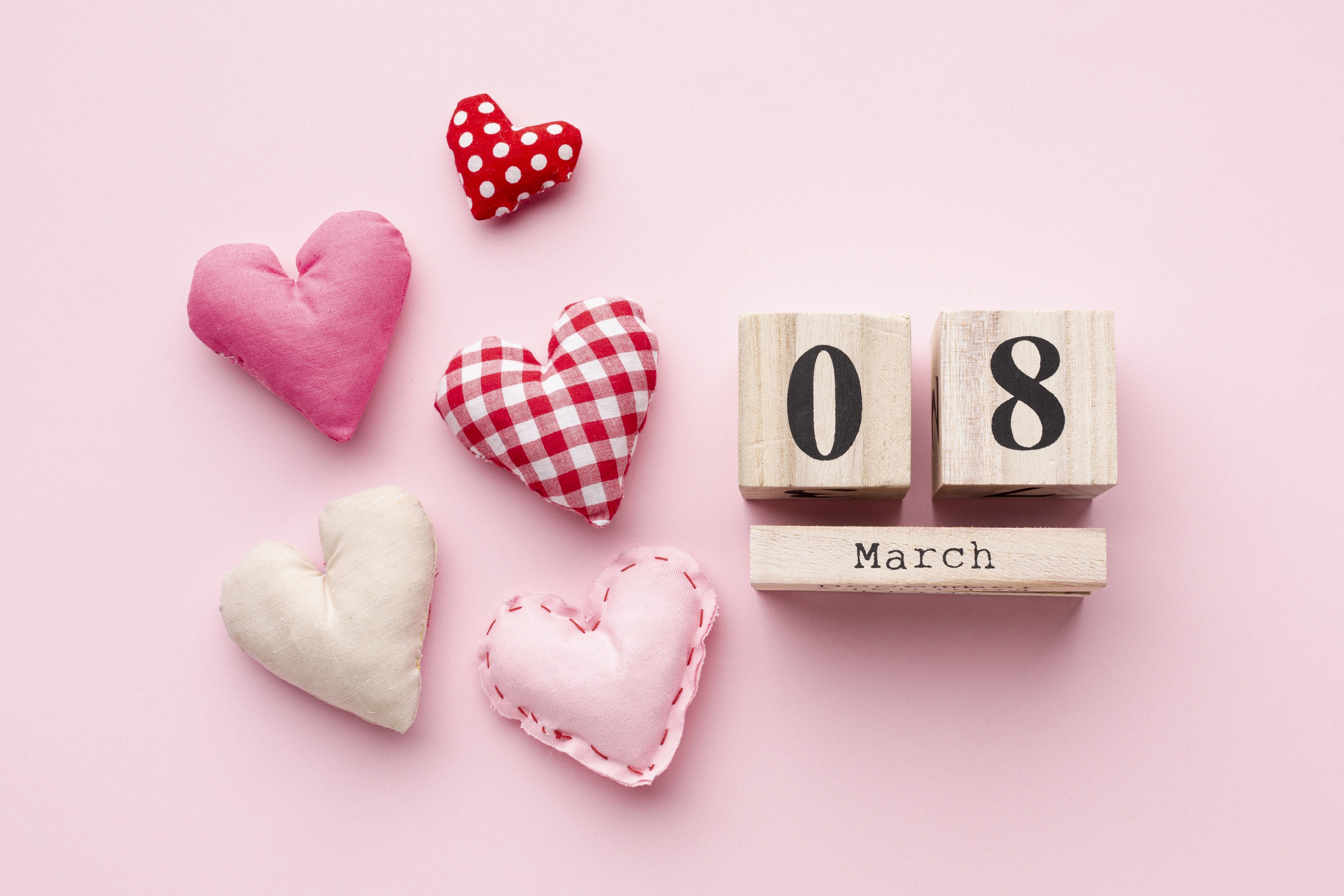 Wooden blocks with "08 March" and hearts HD Wallpaper