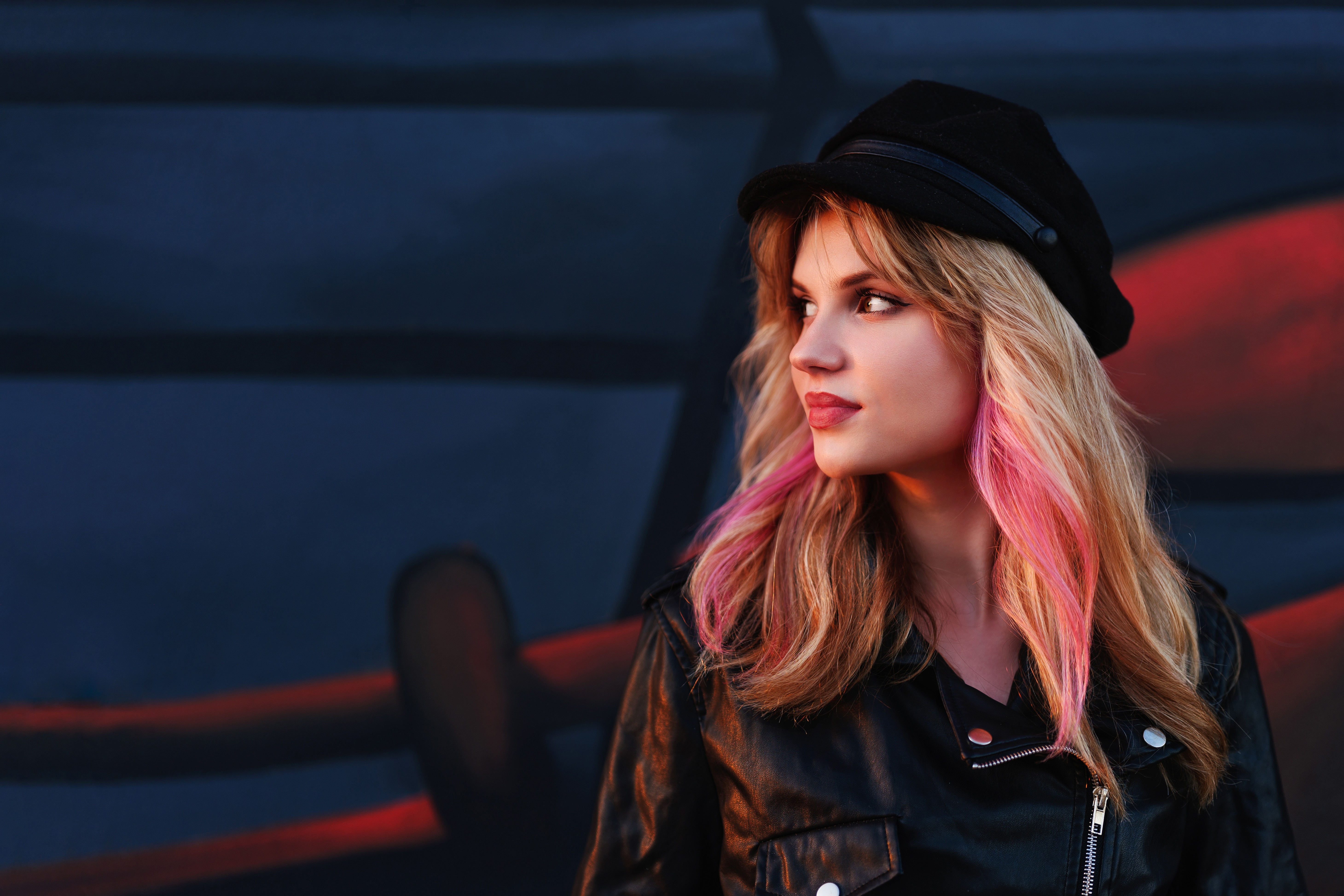 Model with pink hair and black hat HD Wallpaper