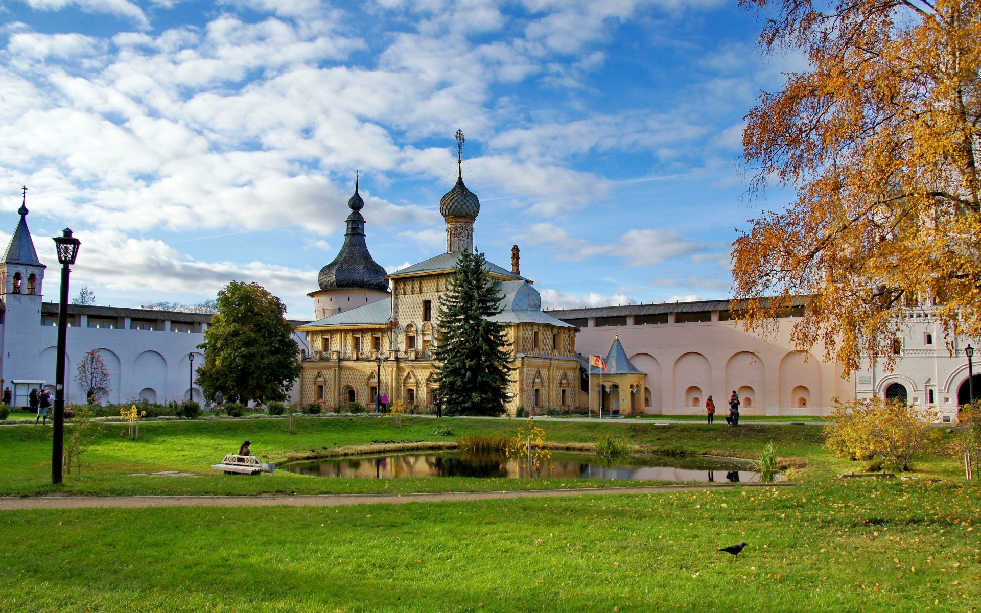 Rostov Kremlin in Russia with autumn trees HD Wallpaper