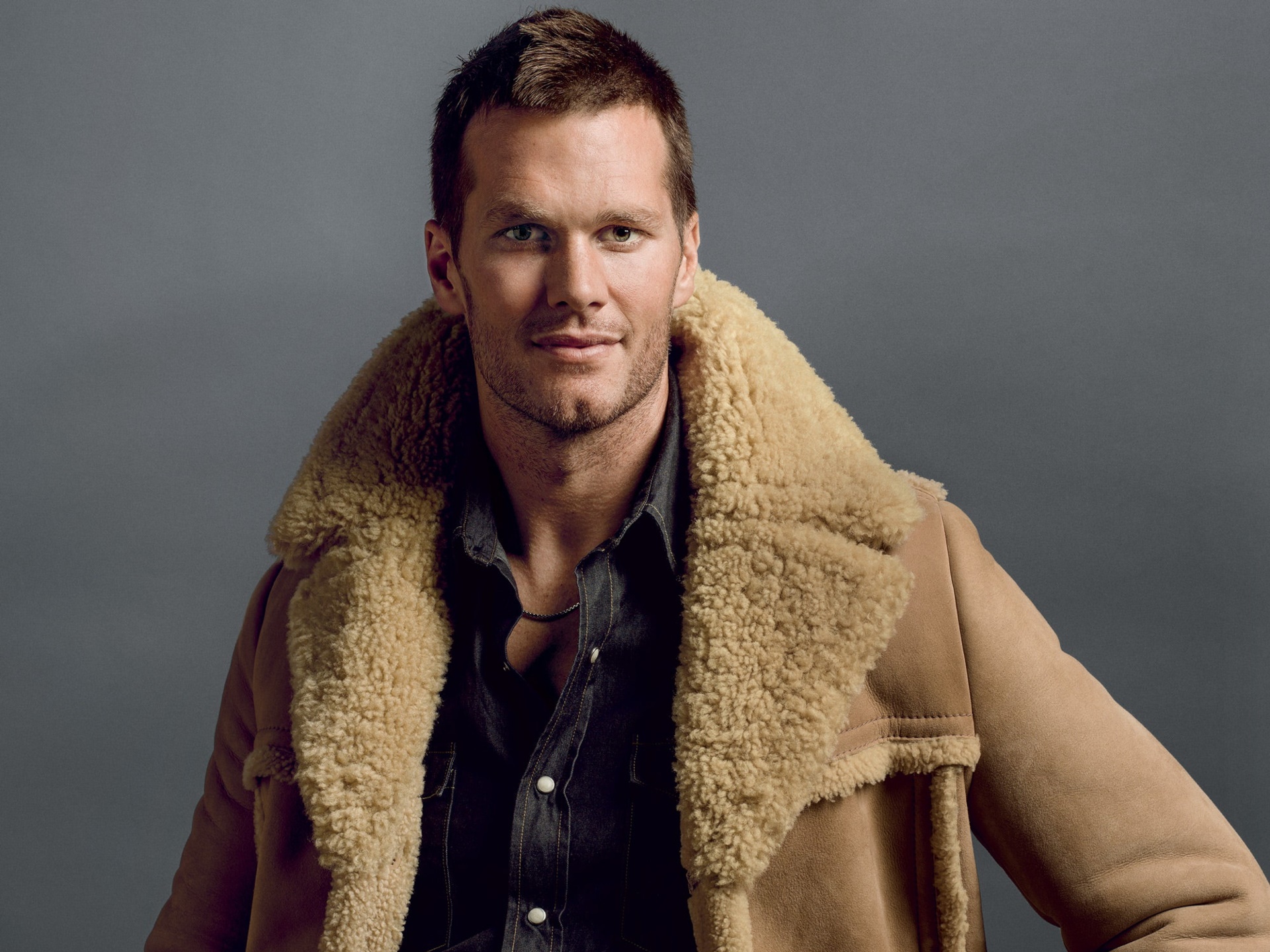 Tom Brady wearing a shearling jacket HD Wallpaper