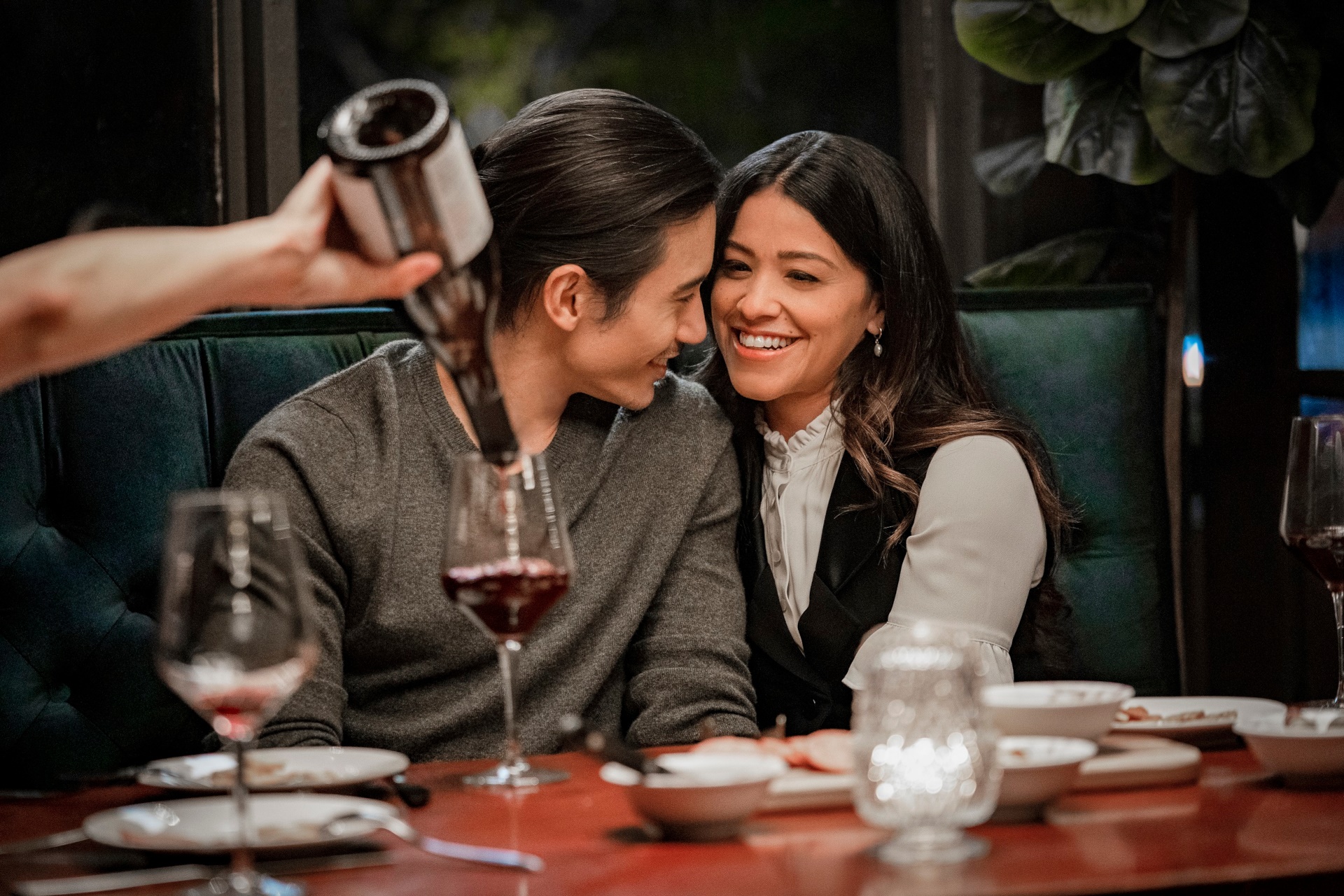 Gina Rodriguez and Manny Jacinto in I Want You Back HD Wallpaper