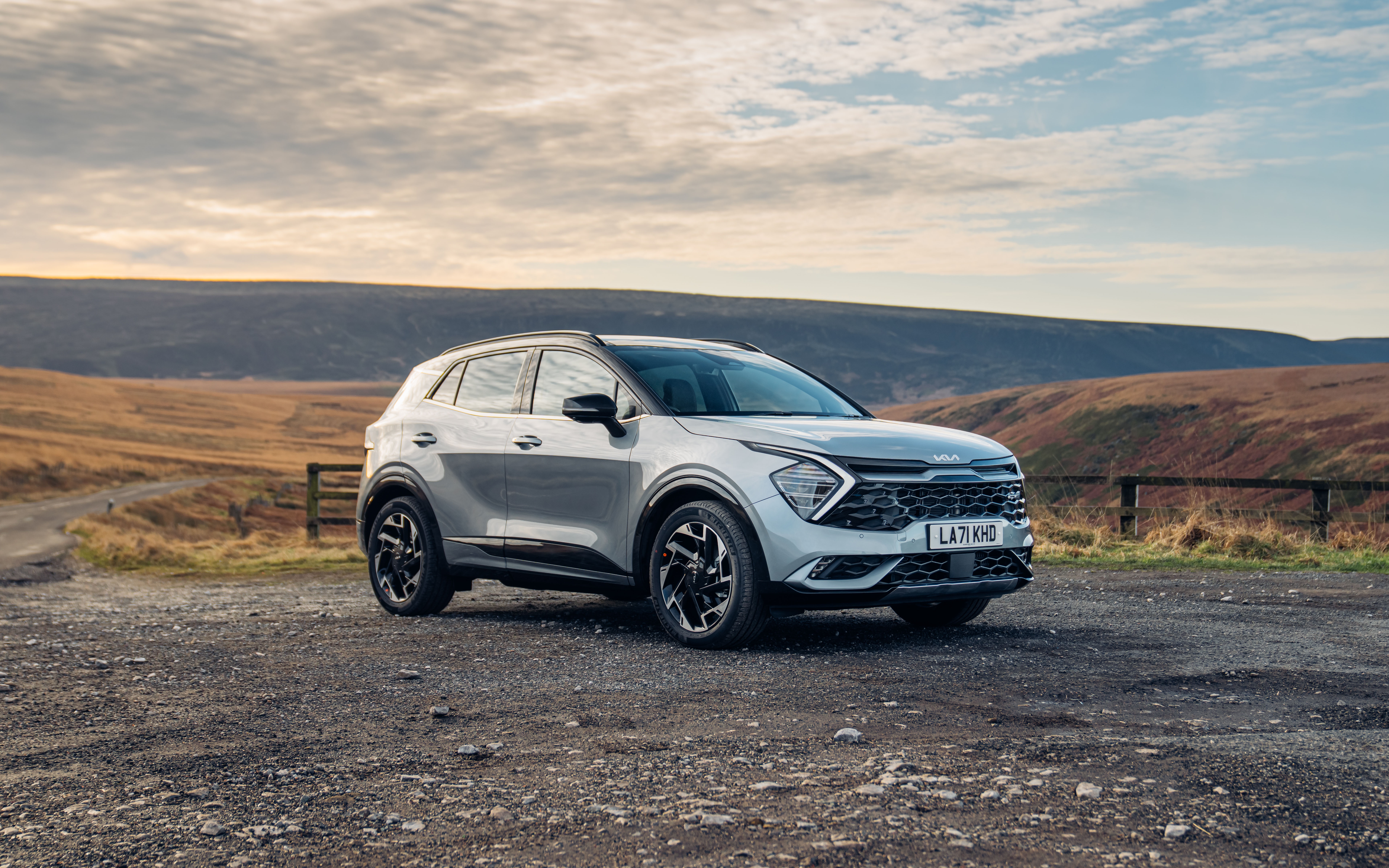 Silver Kia Sportage HEV AWD GT-Line S SUV HD Wallpaper