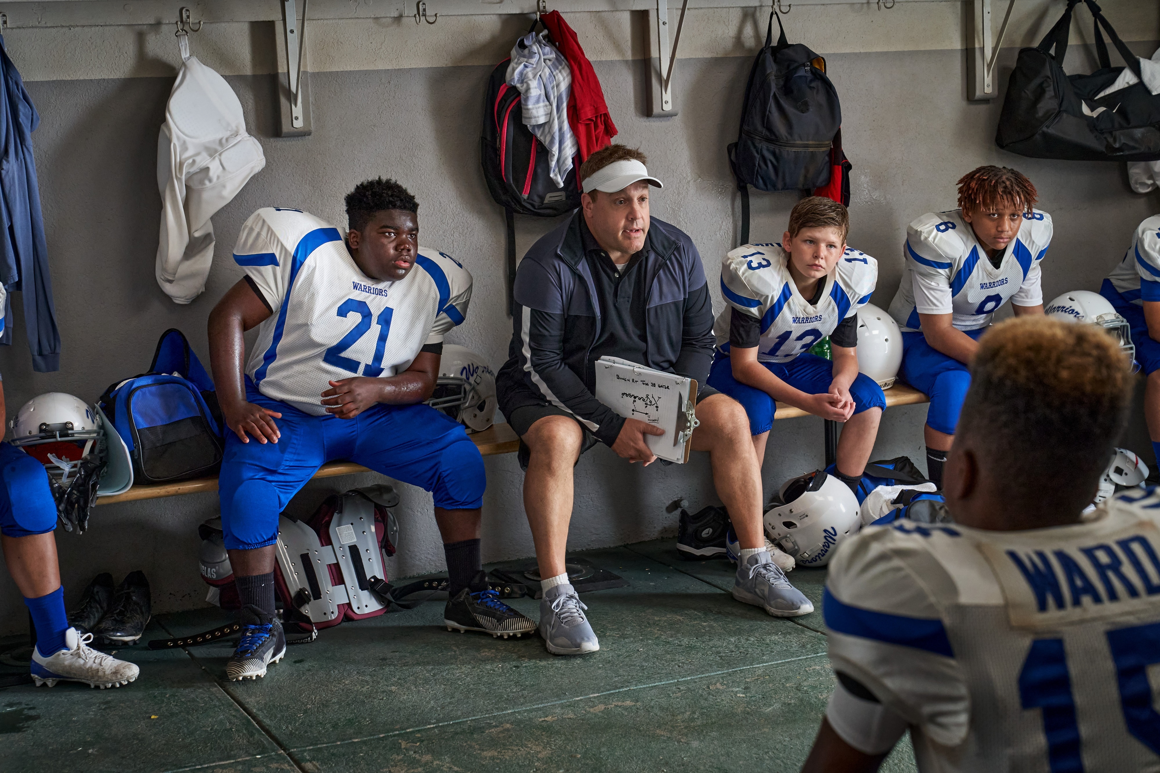 Kevin James and football players in locker room HD Wallpaper