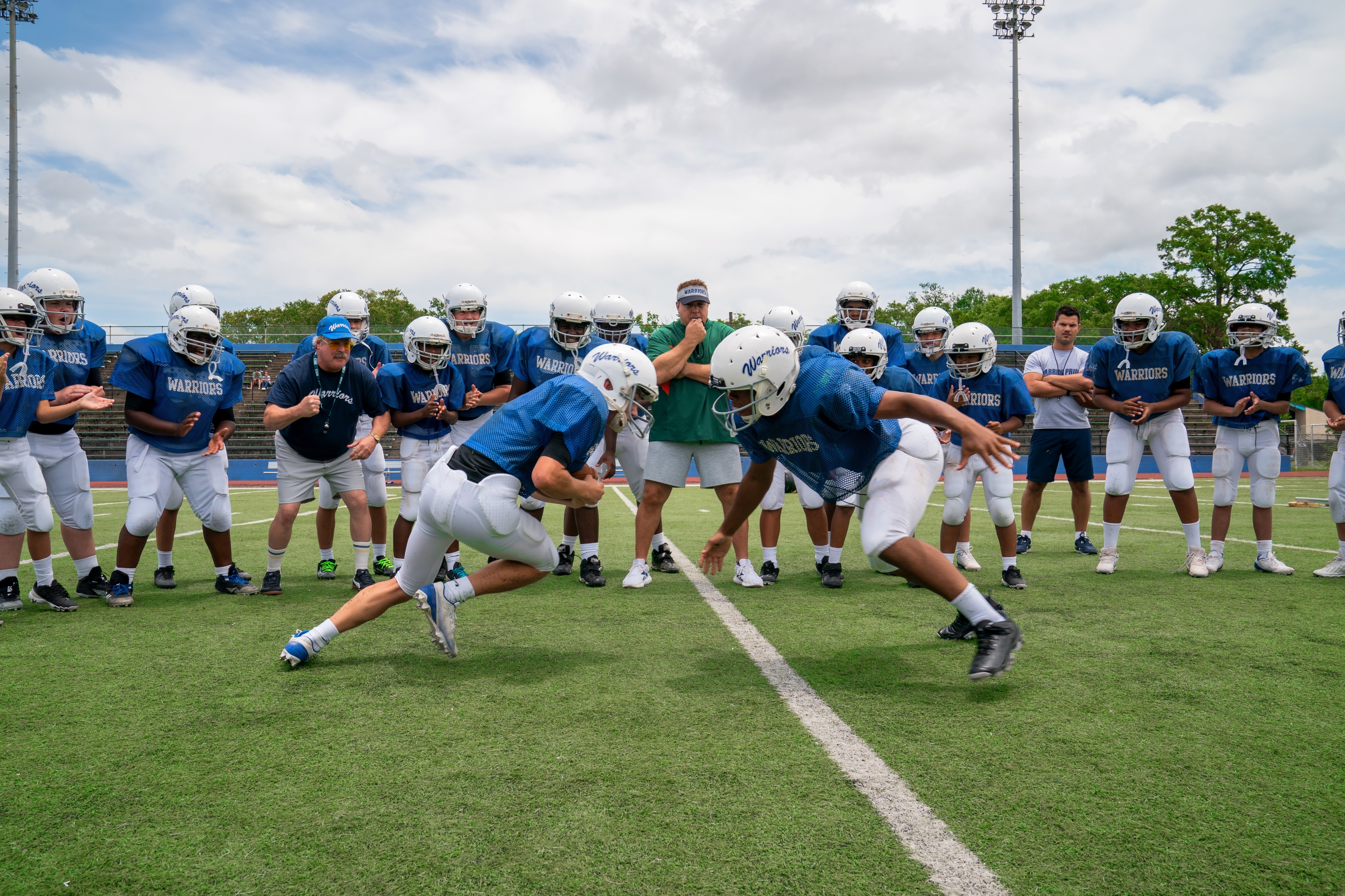 Football team practice with Kevin James HD Wallpaper