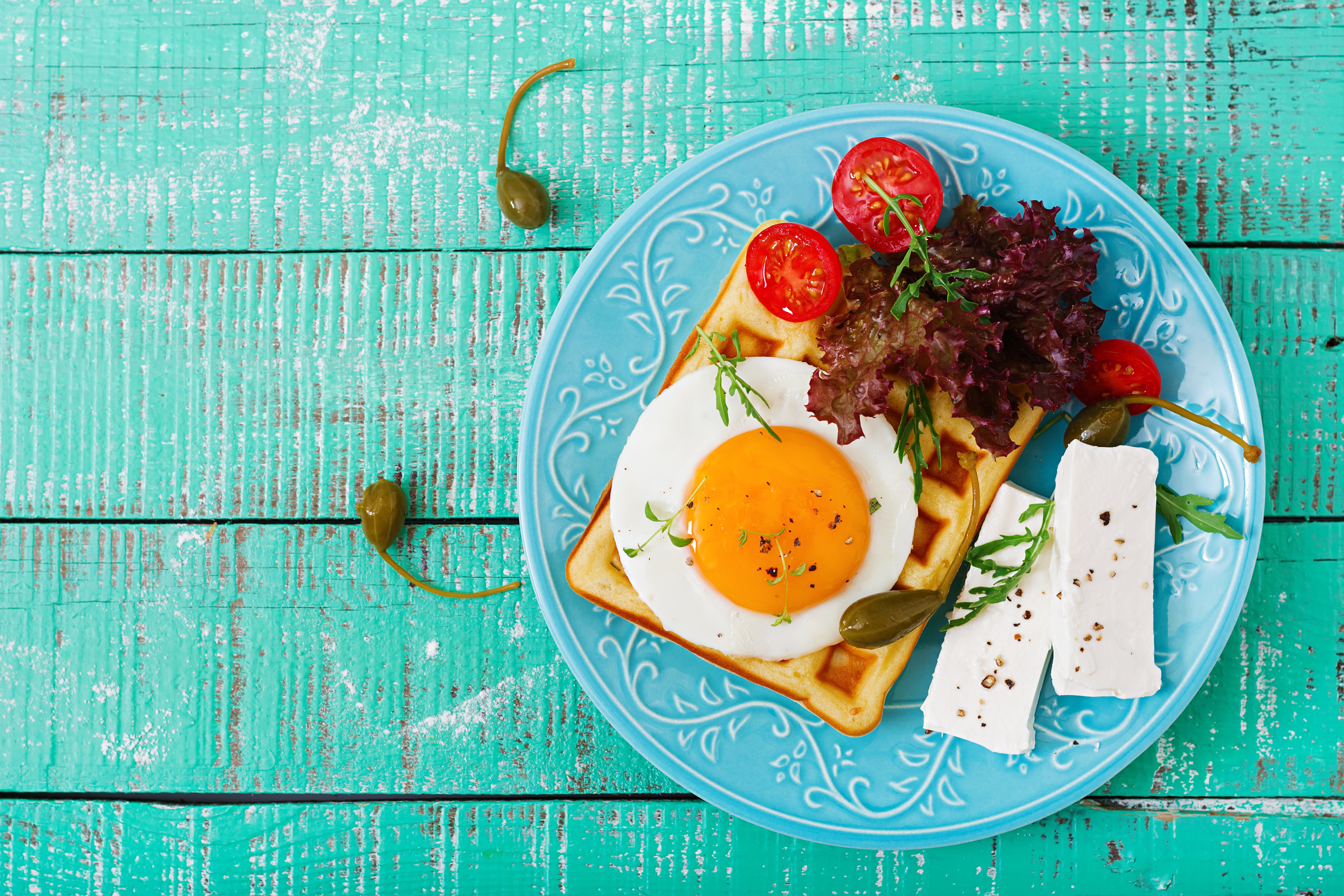 Waffle with fried egg, feta cheese, and tomatoes HD Wallpaper