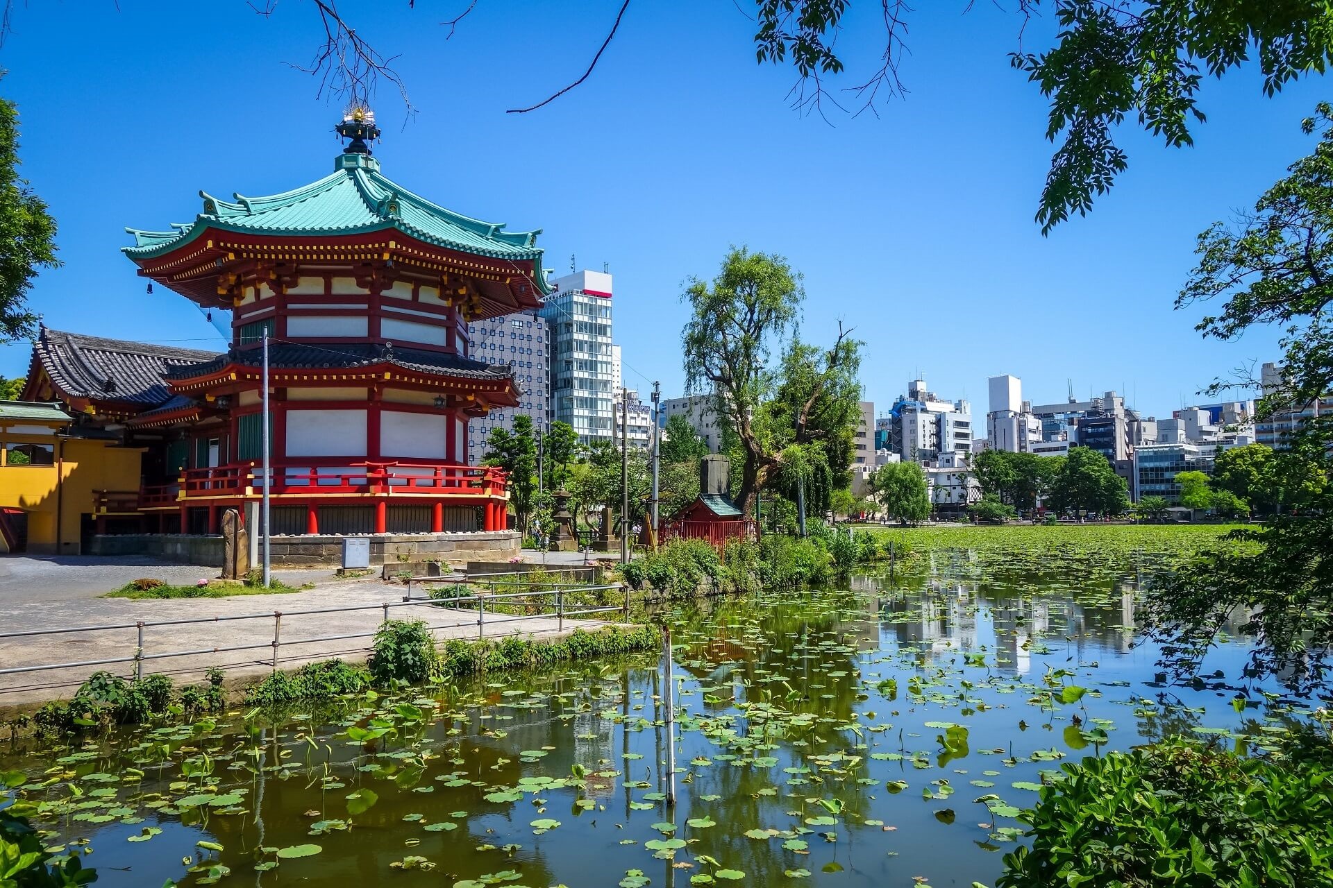 Shinobazu Pond and Benten Hall Temple in Ueno, Tokyo HD Wallpaper