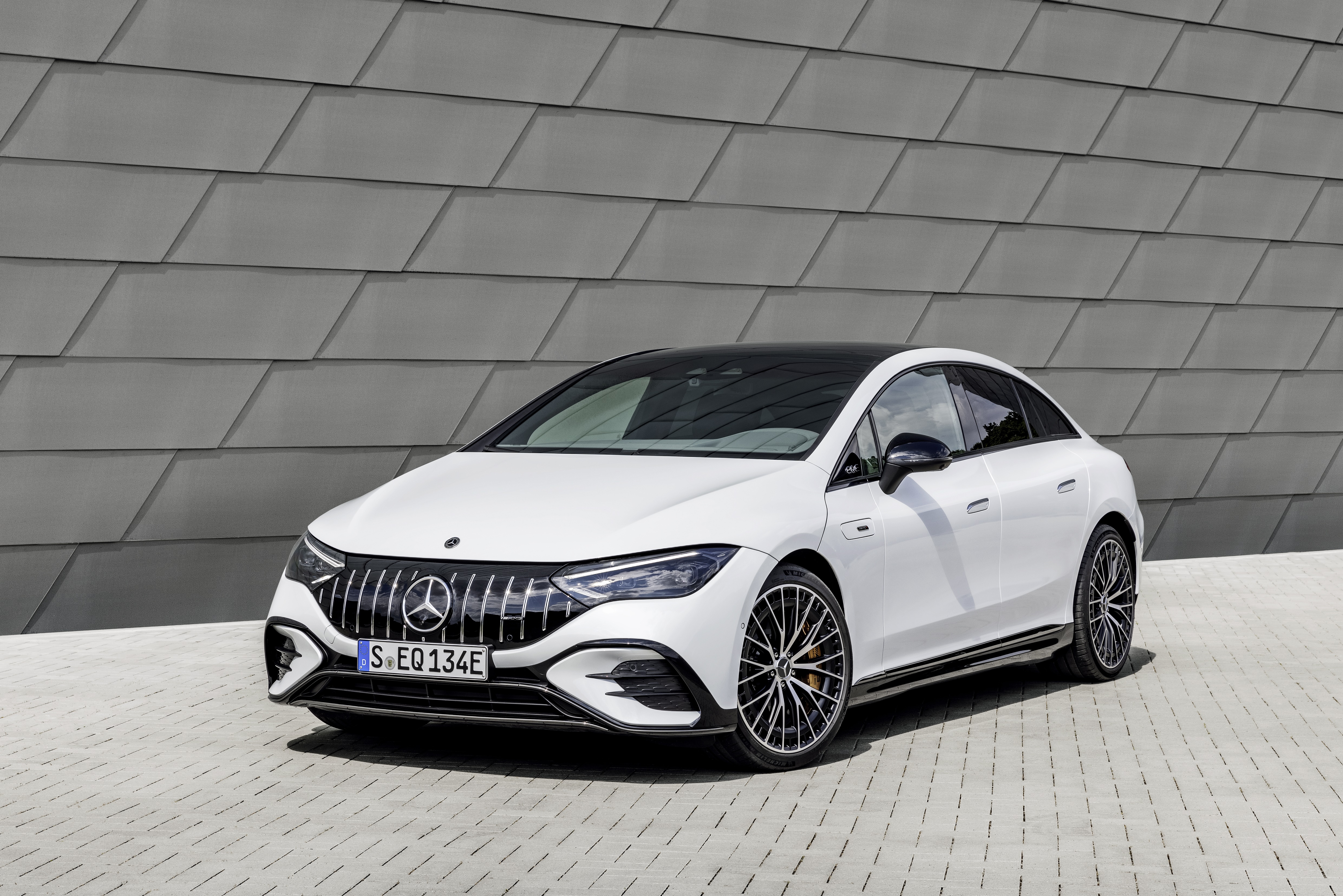 Mercedes-AMG EQE 43 HD Wallpaper