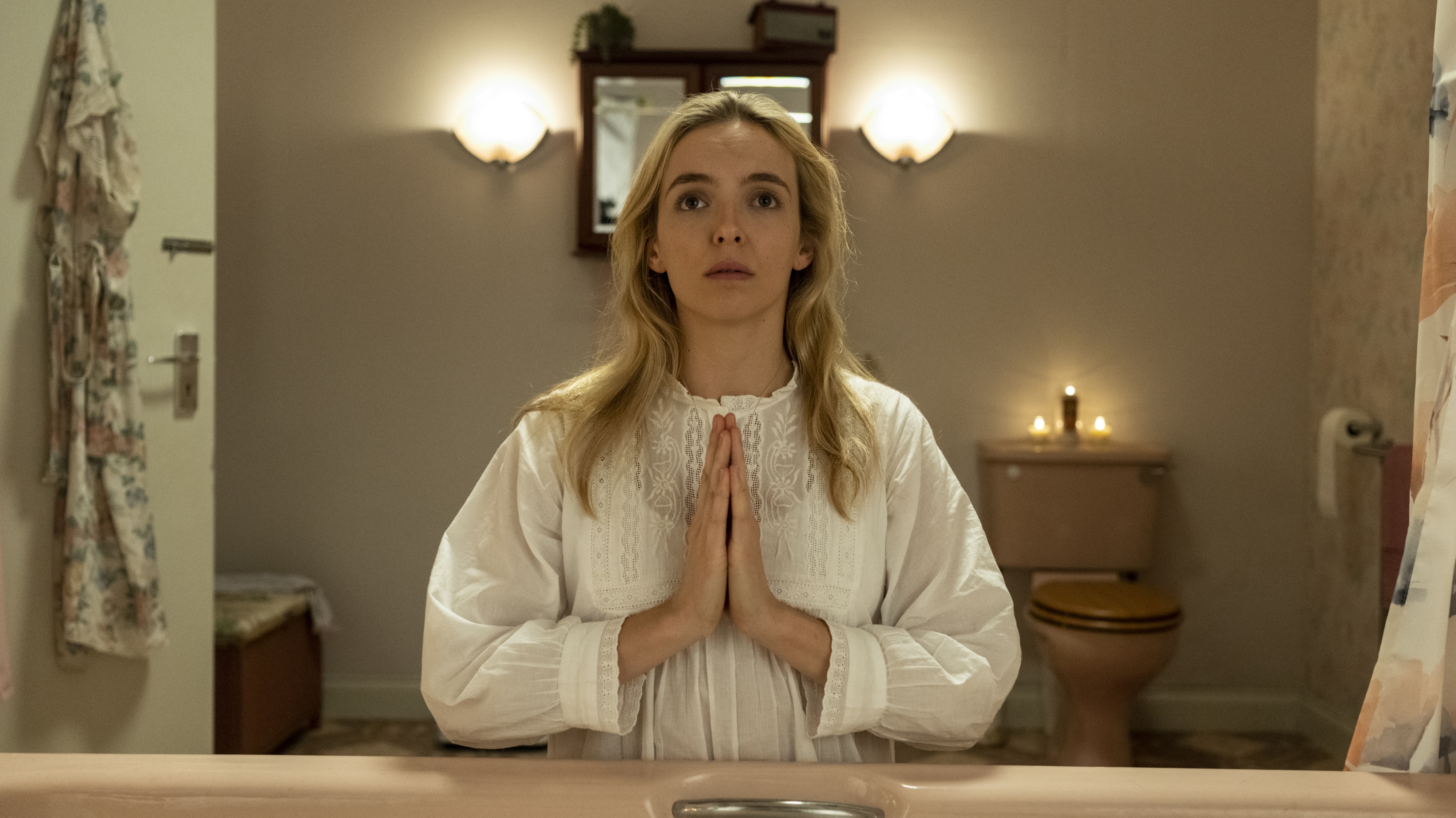 Jodie Comer from Killing Eve in a bathroom HD Wallpaper