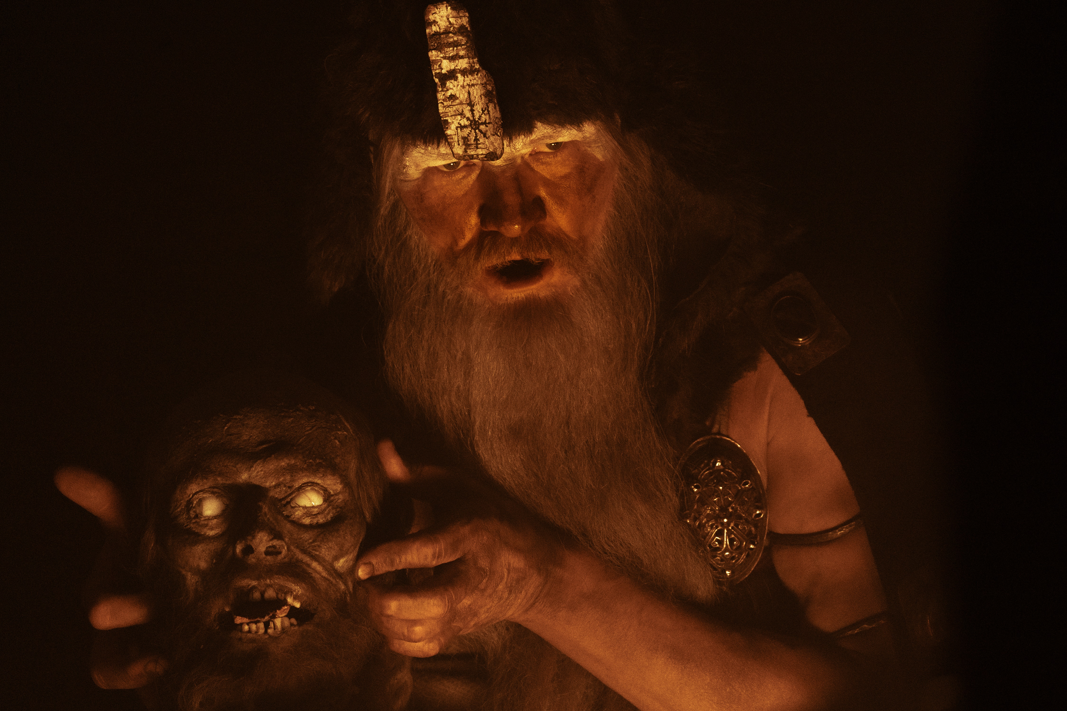 The Northman 4K: Ingvar E. Sigurðsson with a severed head HD Wallpaper