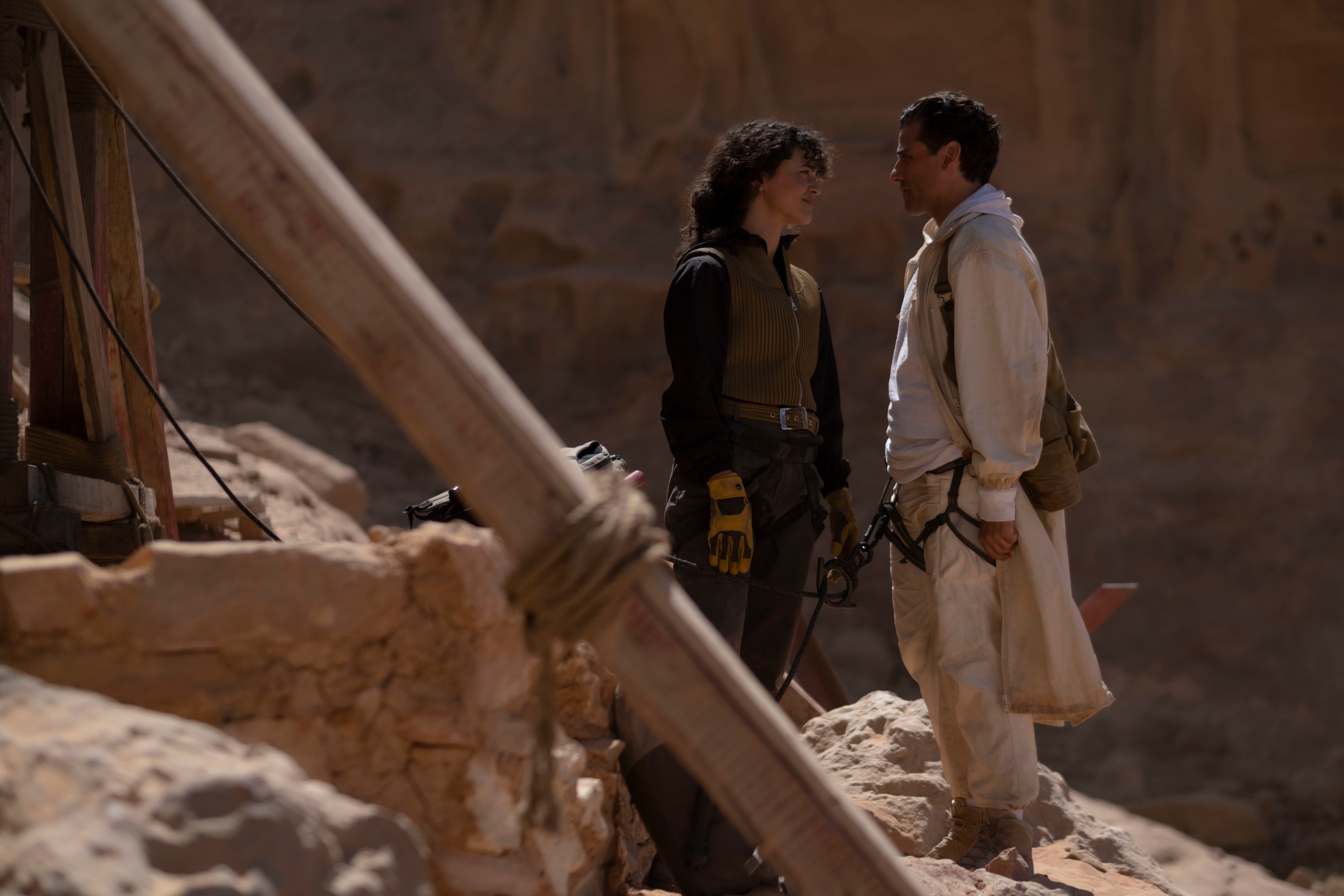 Moon Knight 4K: Oscar Isaac and May Calamawy HD Wallpaper