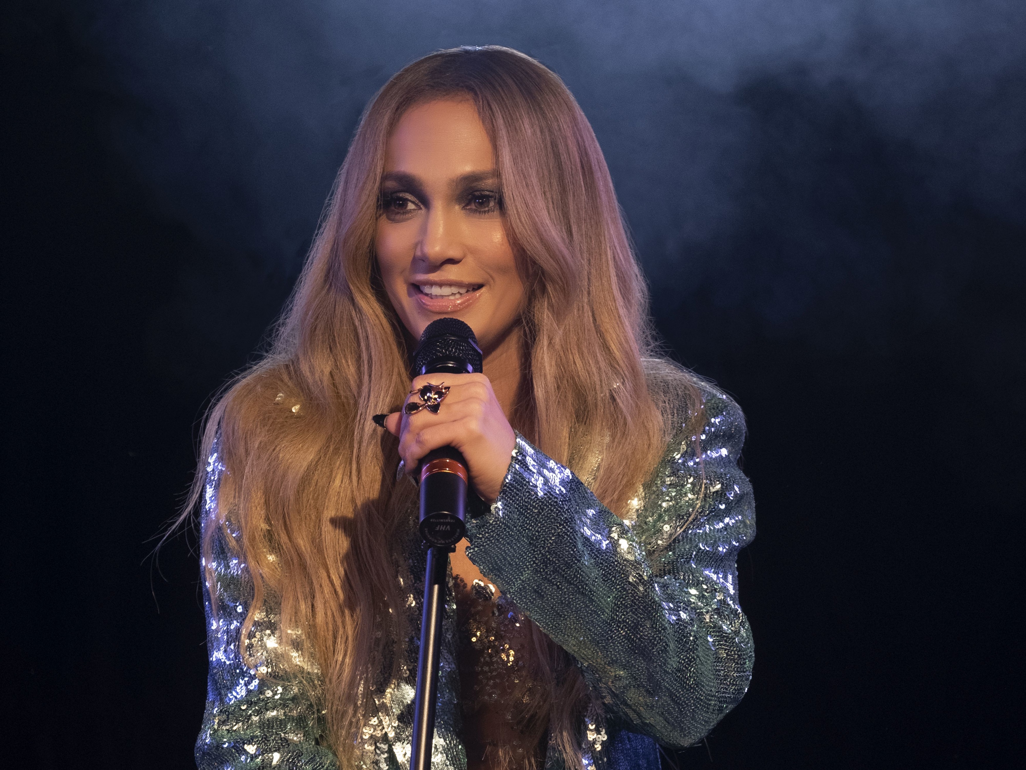 Jennifer Lopez performing HD Wallpaper