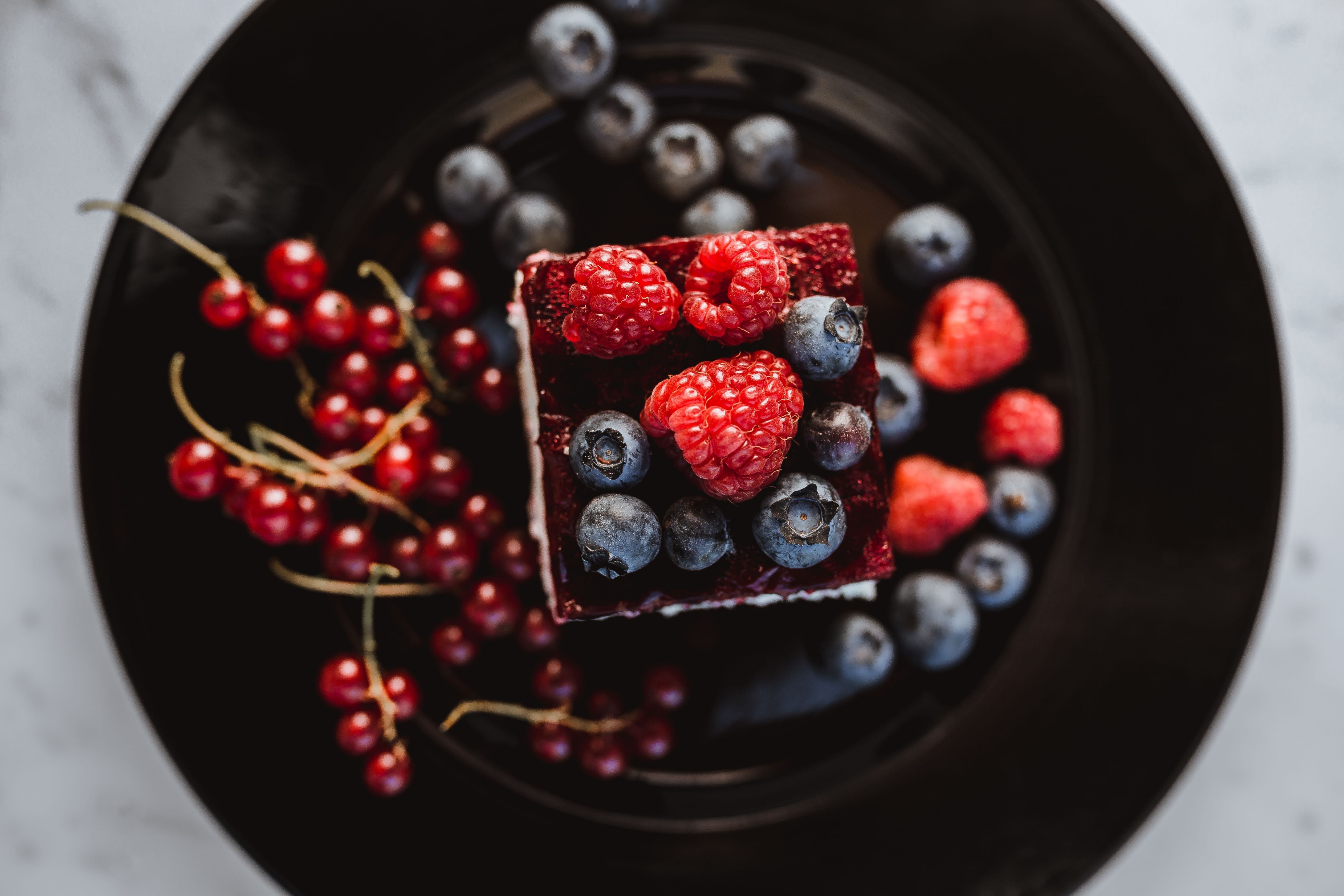 Dessert with berries on a black plate HD Wallpaper