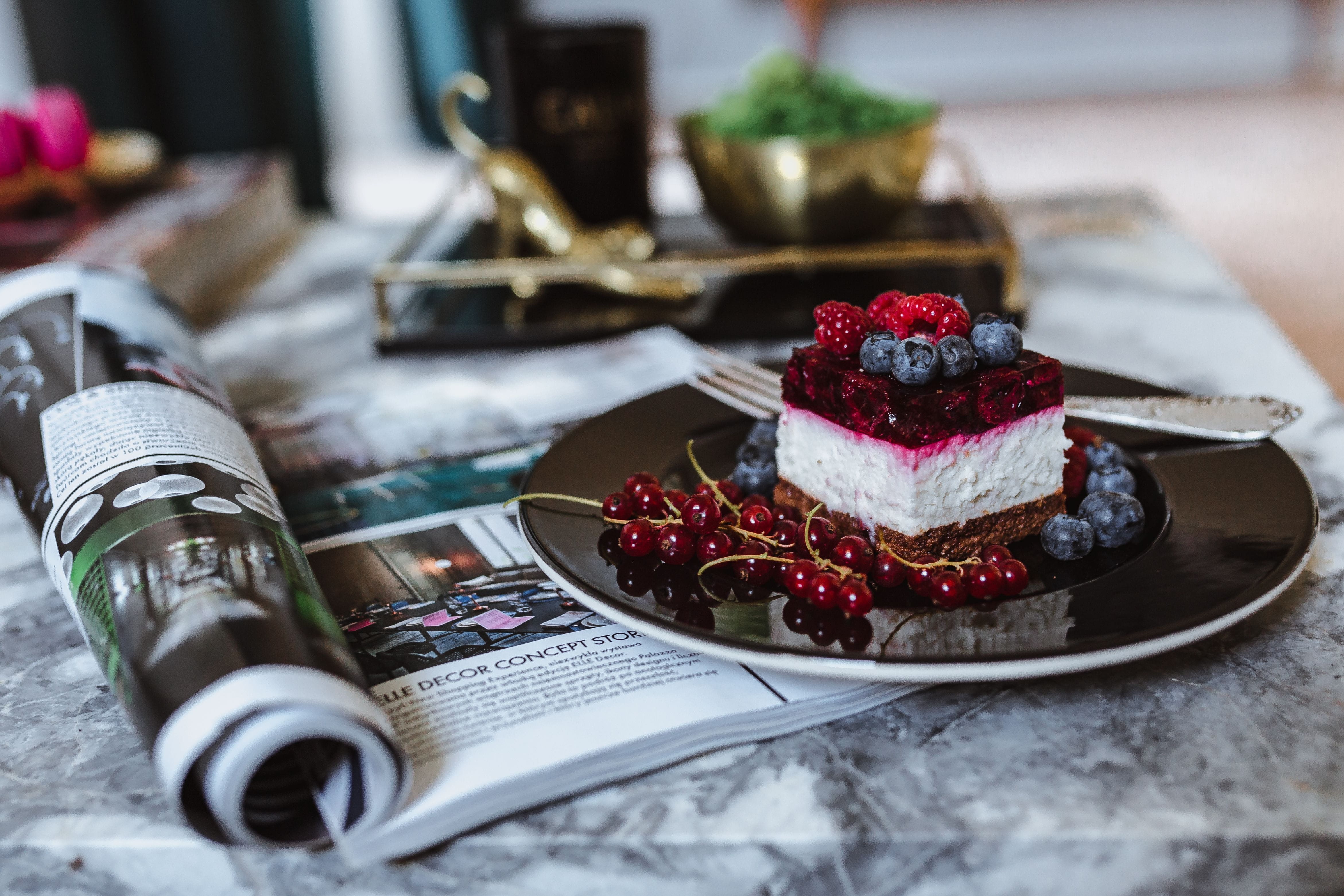 Berry dessert with raspberries and blueberries on a plate HD Wallpaper
