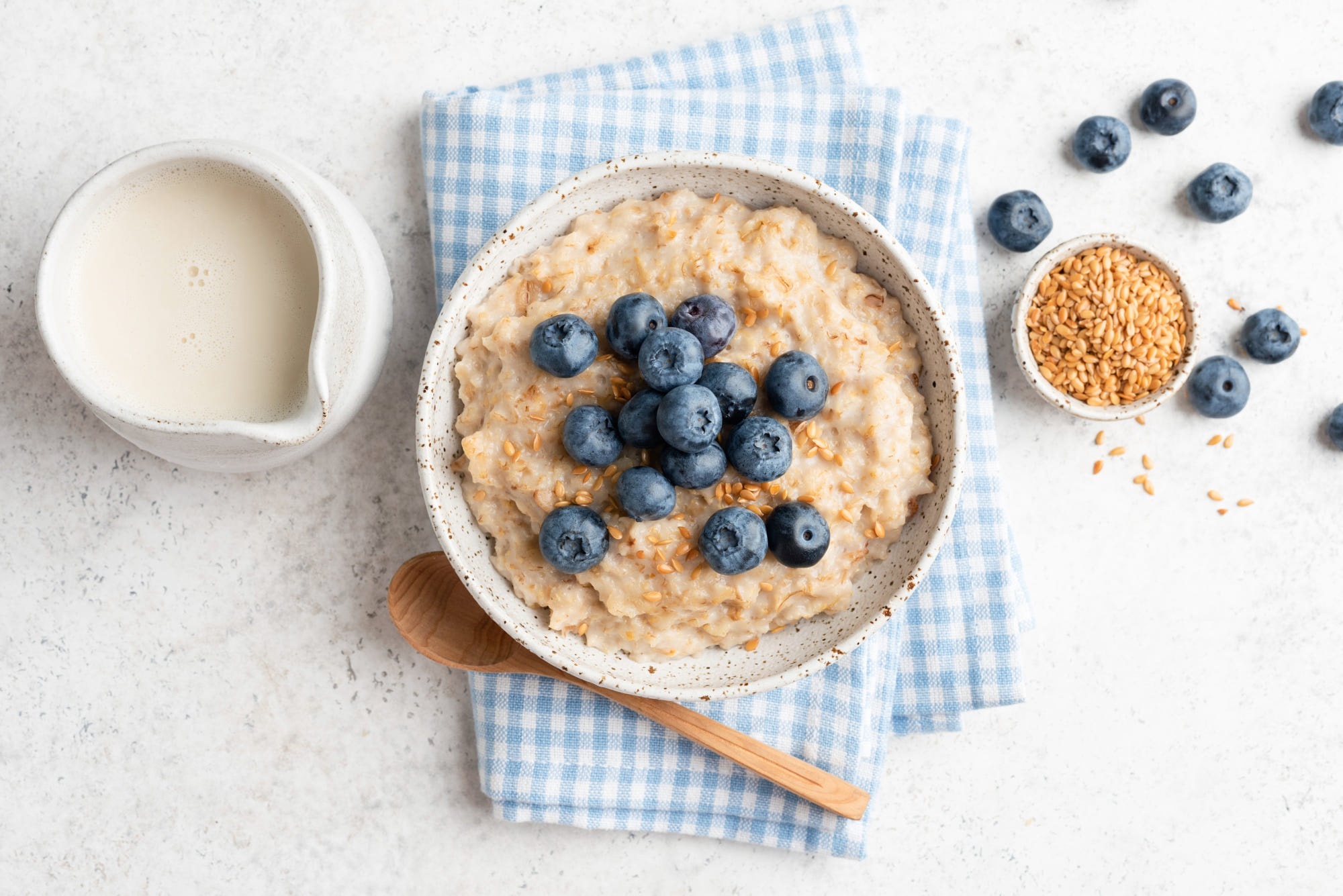 Oatmeal with blueberries and flax seeds HD Wallpaper