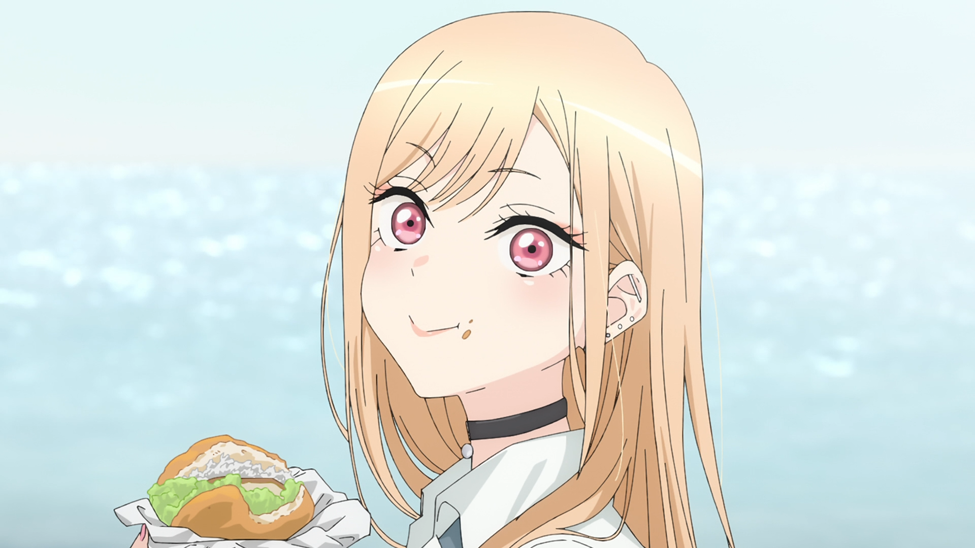 Marin Kitagawa from My Dress-Up Darling eating a burger HD Wallpaper