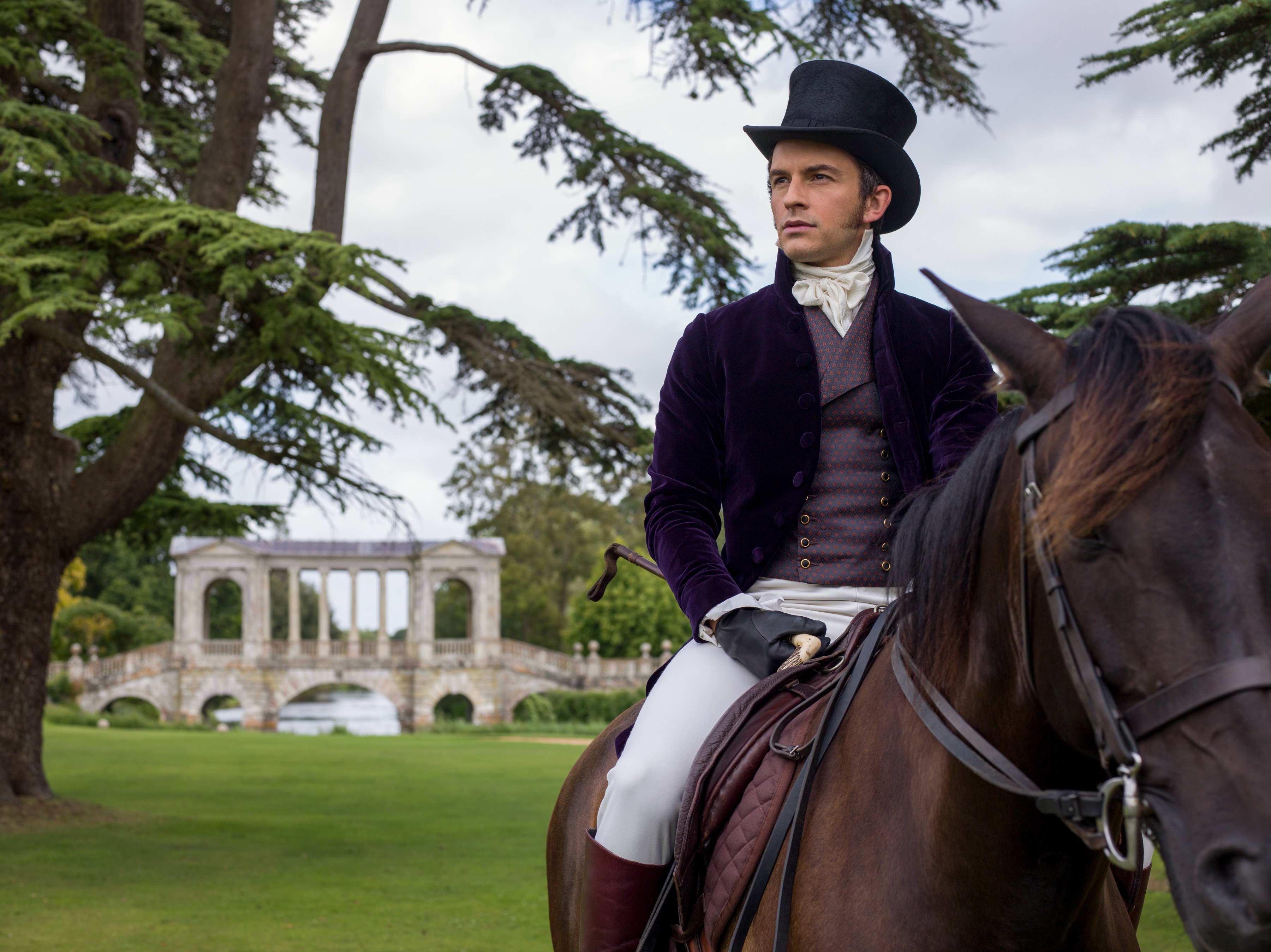 Duke of Bridgerton on horseback HD Wallpaper