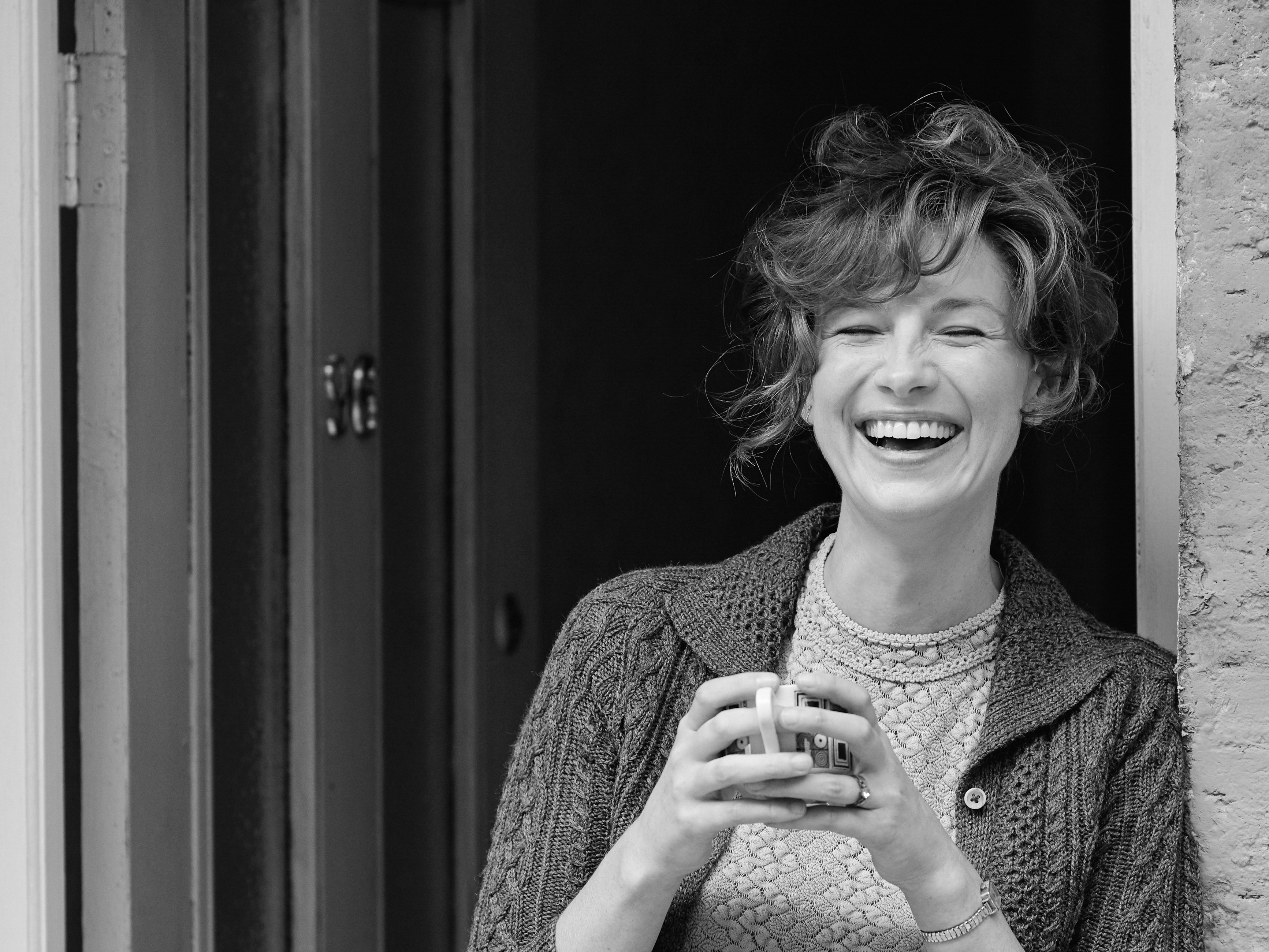 Caitriona Balfe laughing with a mug HD Wallpaper
