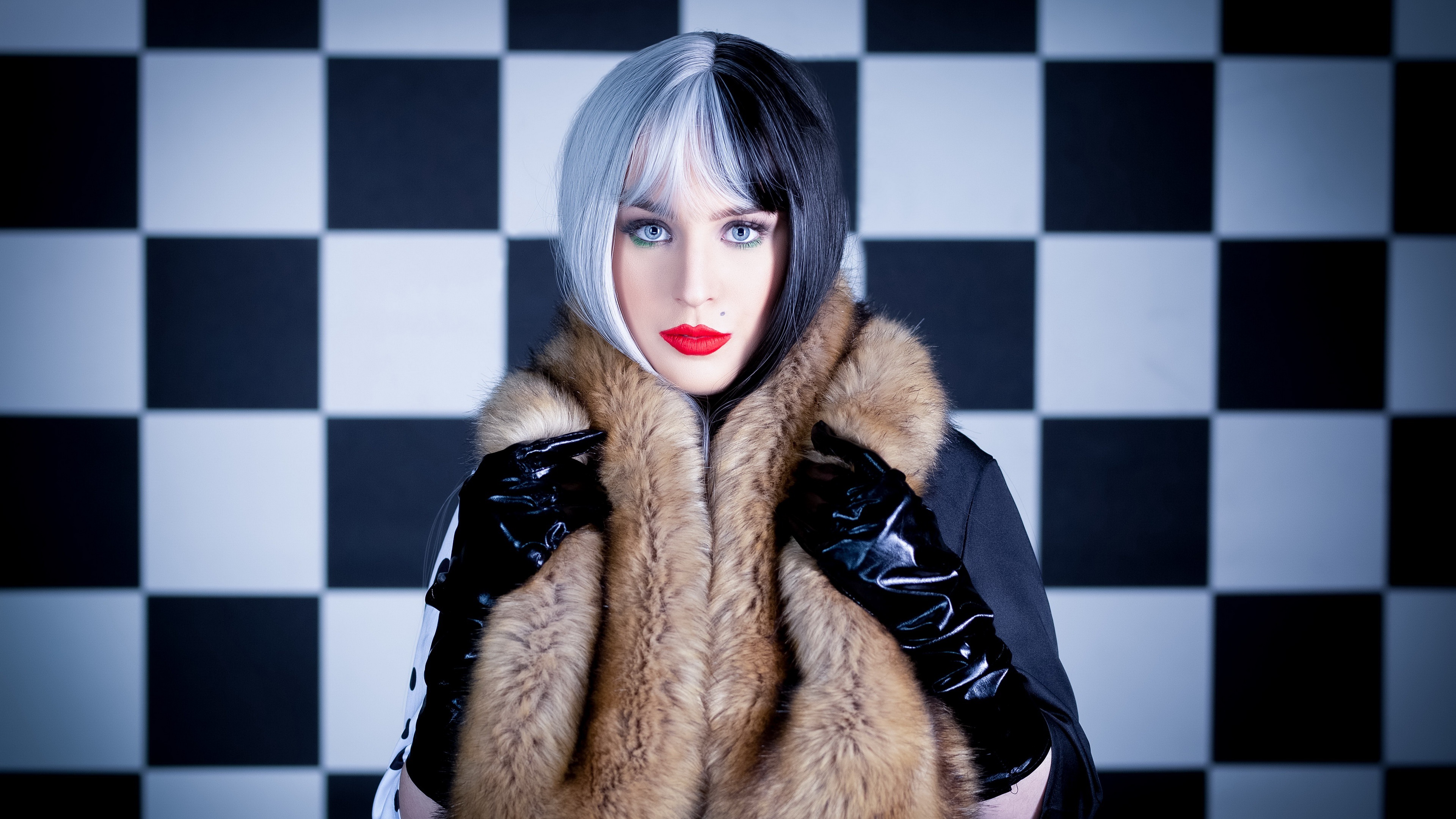 Woman with Two-Toned Hair and Fur Coat HD Wallpaper