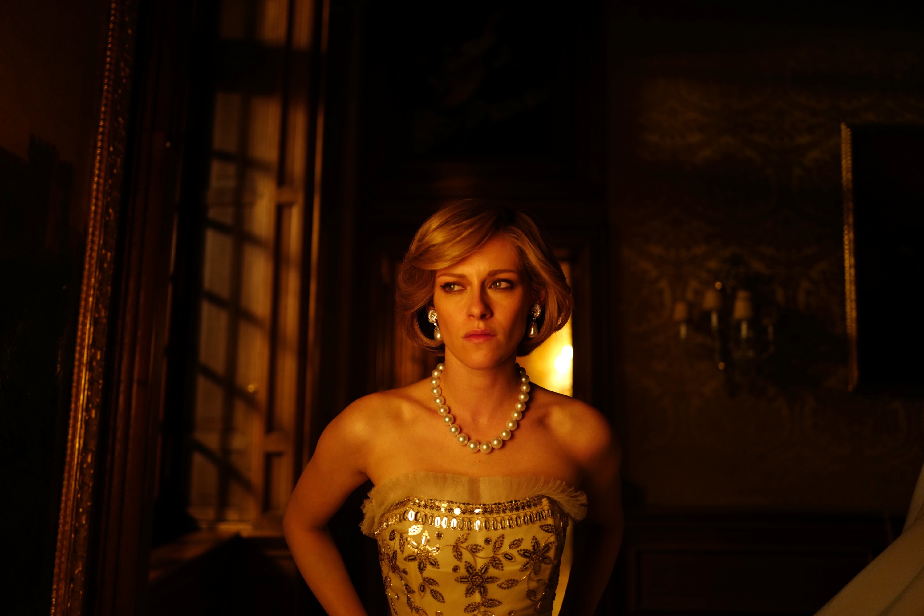 Kristen Stewart as Princess Diana in Spencer HD Wallpaper