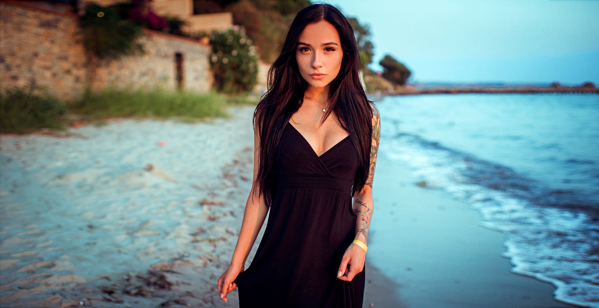 Woman in black dress on a beach HD Wallpaper