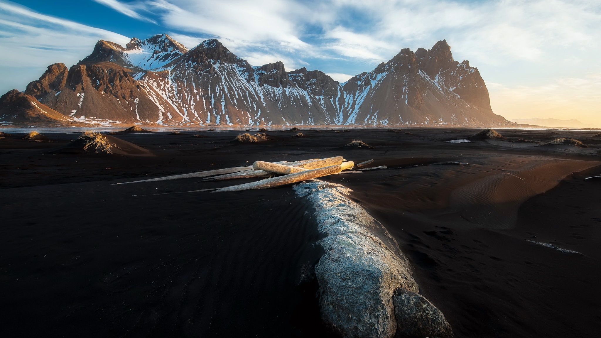 Vestrahorn Mountains and Black Sand Beach in Iceland HD Wallpaper